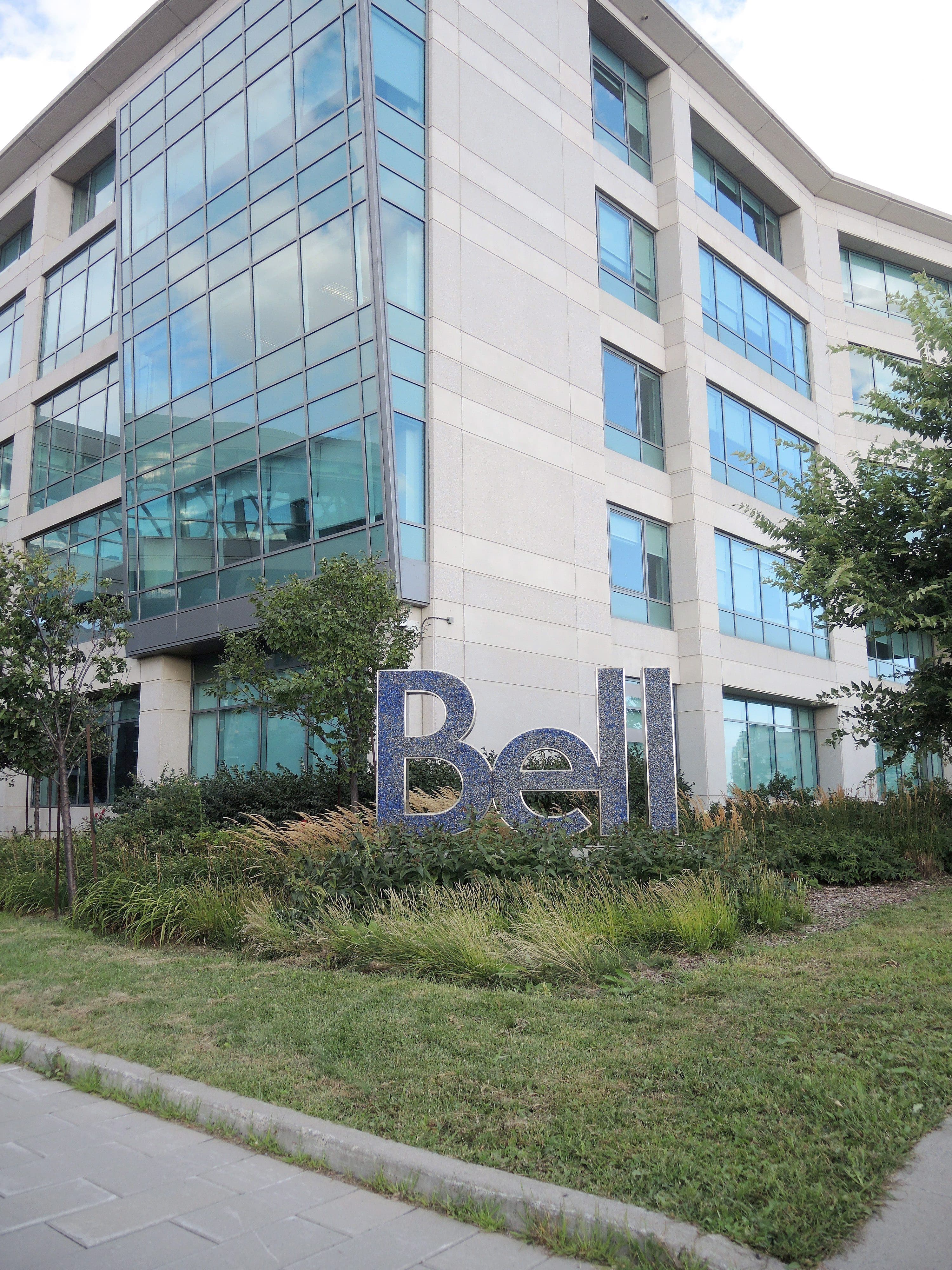 La façade du siège social de Bell, à l’Île-des-Sœurs.