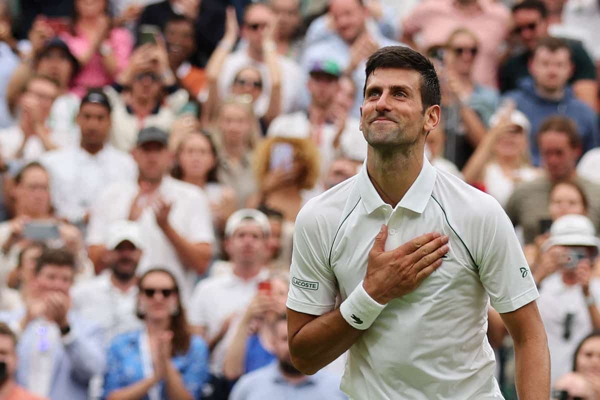 Novak Djokovic a reçu un bel accueil de la foule, lundi, à son premier match à Wimbledon.
