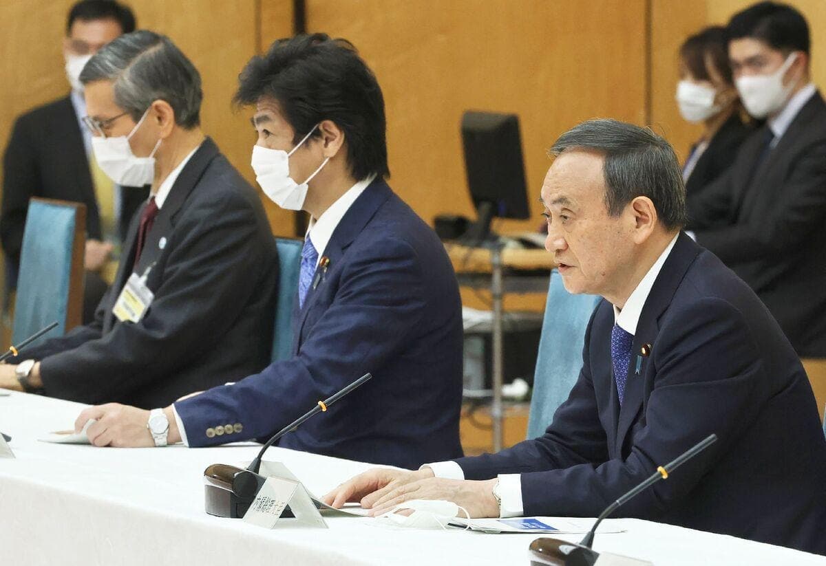Le premier ministre japonais lors d'une réunion au sujet de la COVID-19.