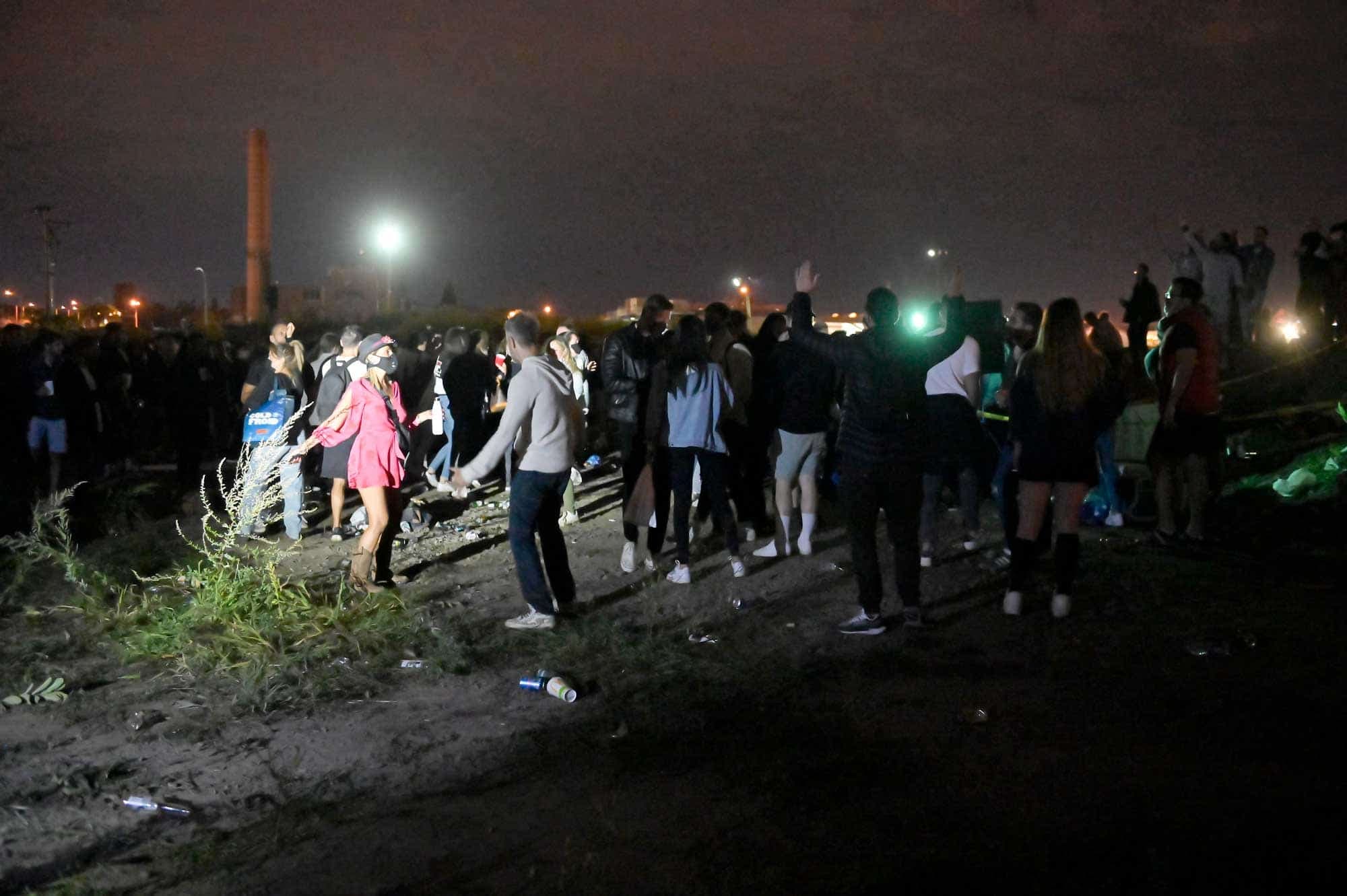 Un mois plus tôt, des jeunes ont fêté sur un terrain vague dans Hochelaga-Maisonneuve.