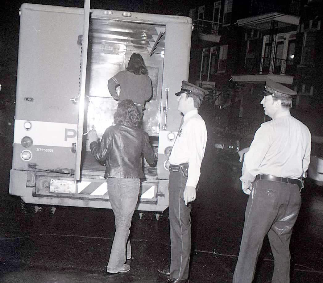 La promulgation de la Loi sur les mesures de guerre a mené à l’arrestation sommaire de près de 500 Québécois associés au mouvement indépendantiste en octobre 1970.