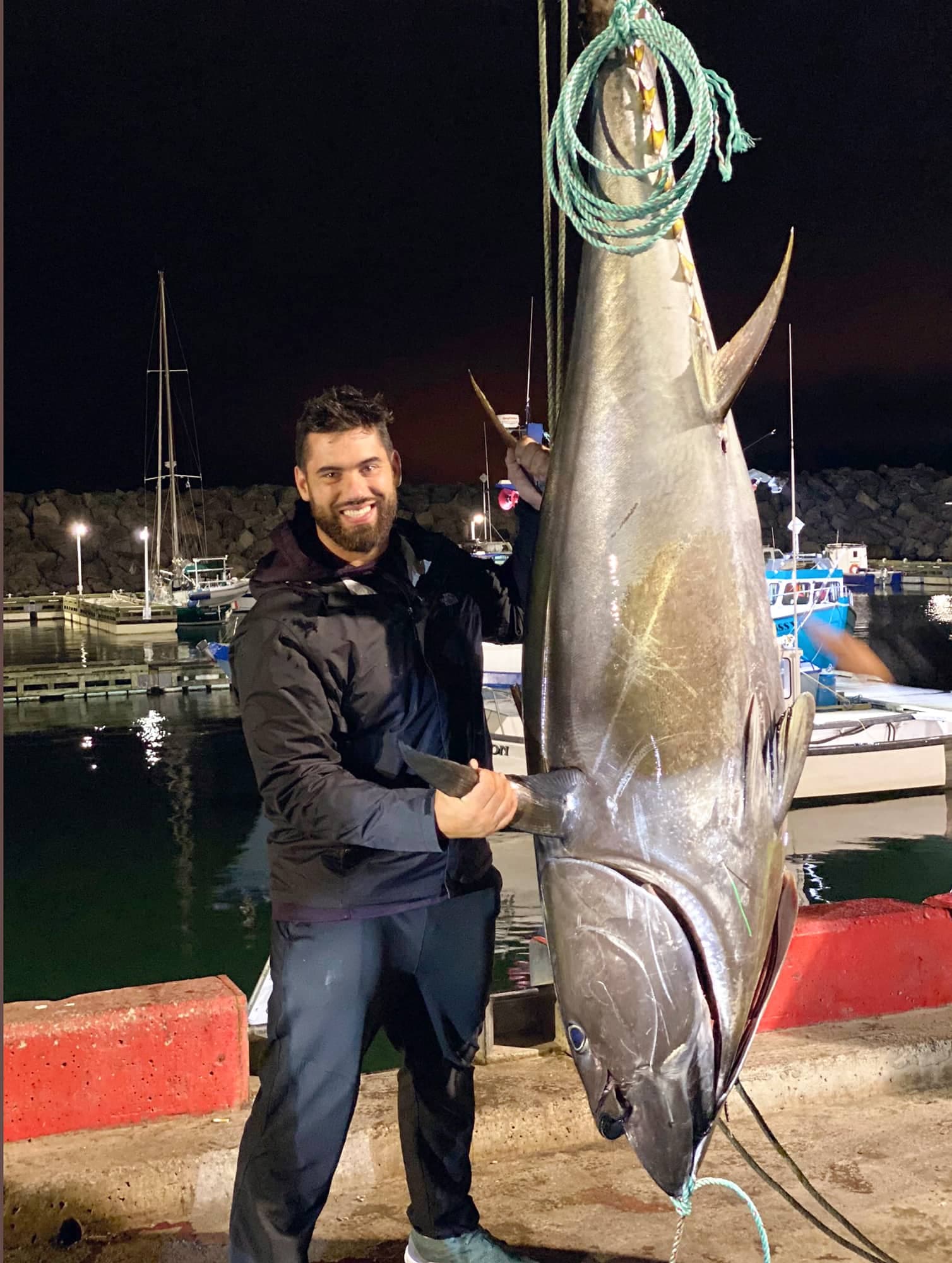 Invité par un pêcheur, Laurent Duvernay-Tardif a vu un thon de 500 livres mordre à sa ligne.
