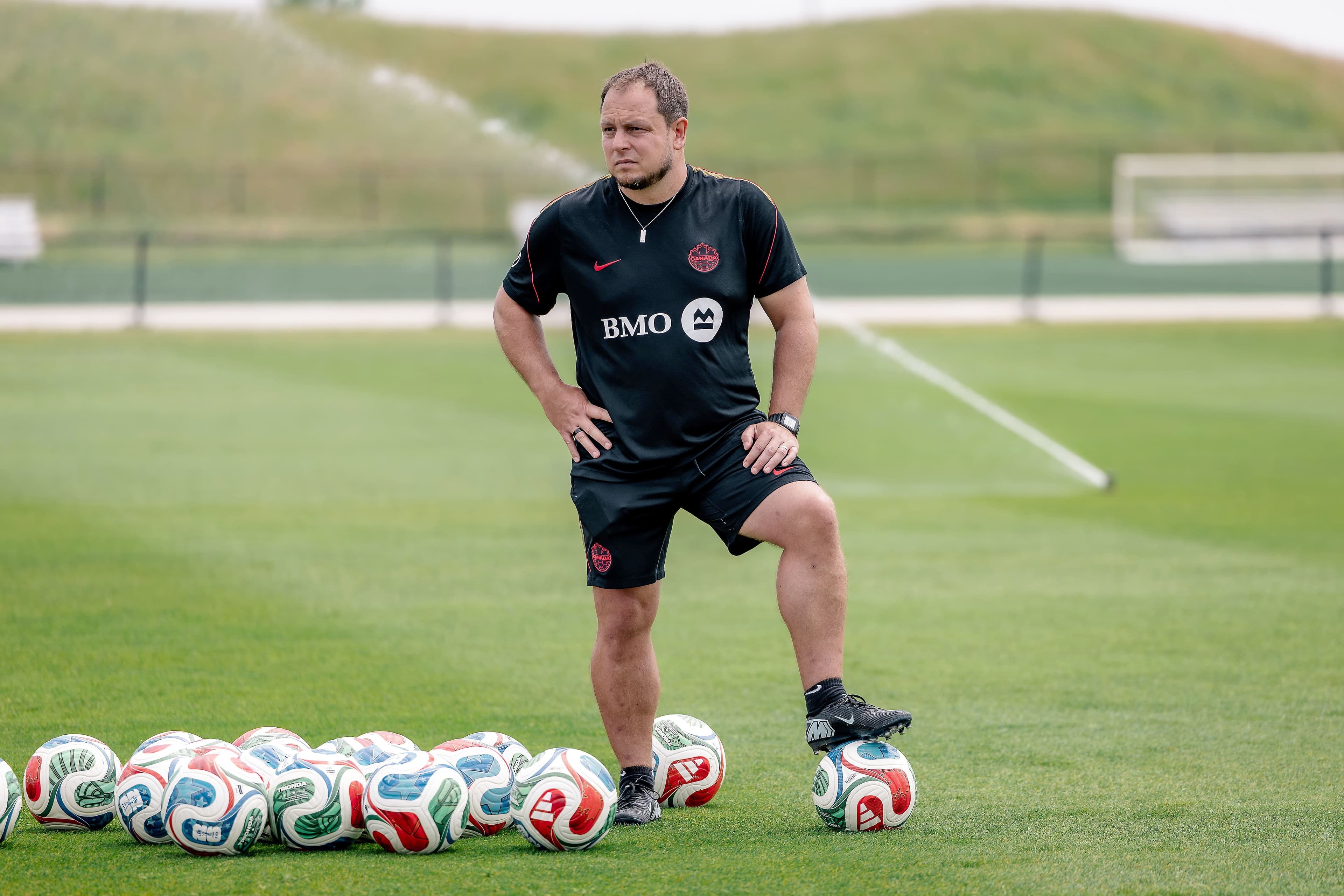 Nicolas Gagnon est l'entraîneur des phases arrêtées avec l'équipe canadienne de soccer qui participe à la Coupe du monde.