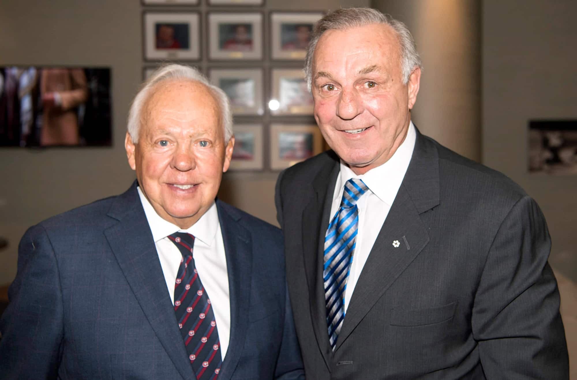 Yvan Cournoyer et Guy Lafleur affichaient un beau sourire en octobre 2017.