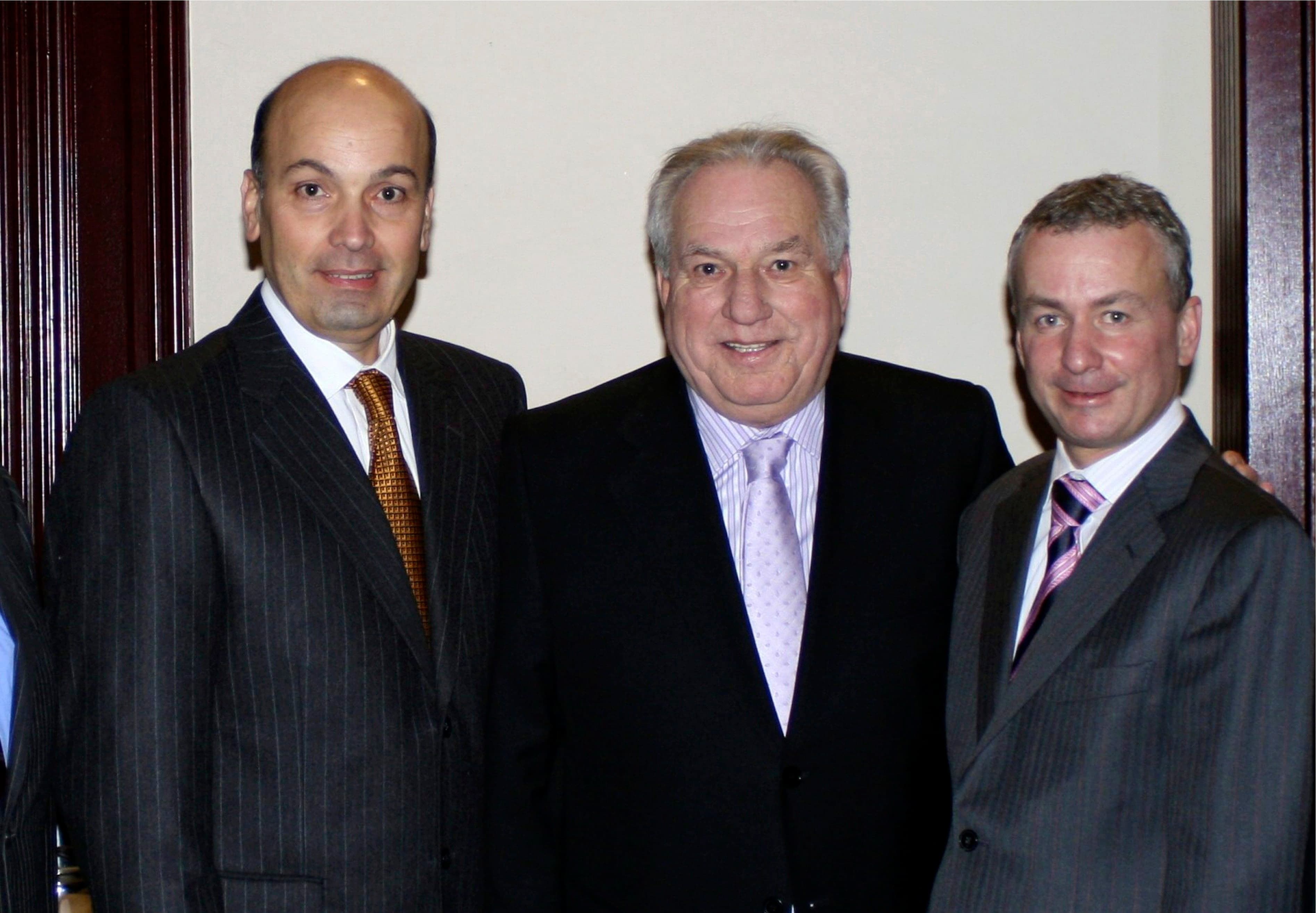 Zampino en 2009 avec le collecteur de fonds d’Union Montréal Bernard Trépanier et Rosaire Sauriol, alors vice-président principal de Dessau.