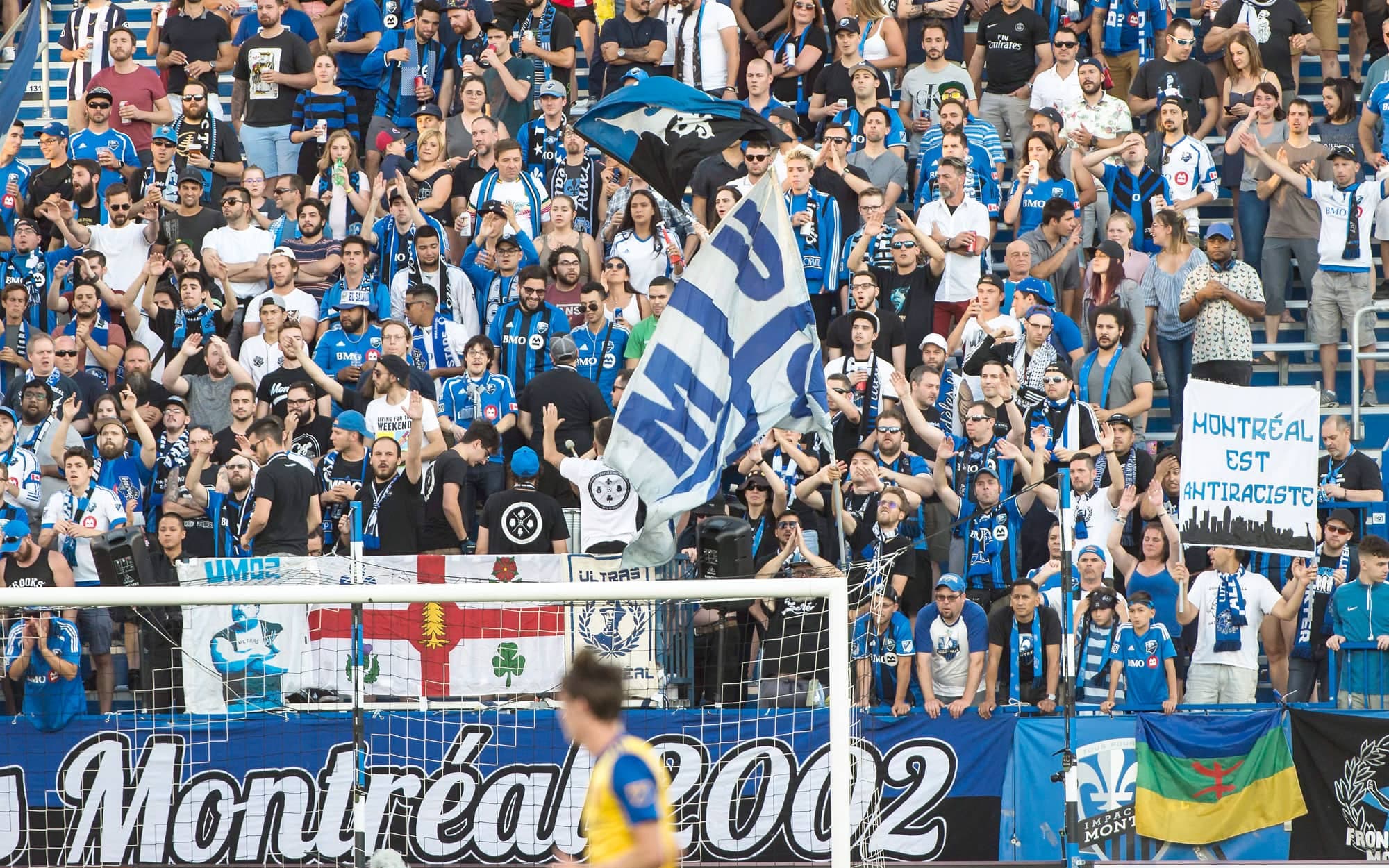 Les Ultras qui occupent le tribune ouest du Stade Saputo ne ménagent rien pour mettre de l’ambiance dans l’enceinte lors des matchs de leurs favoris.