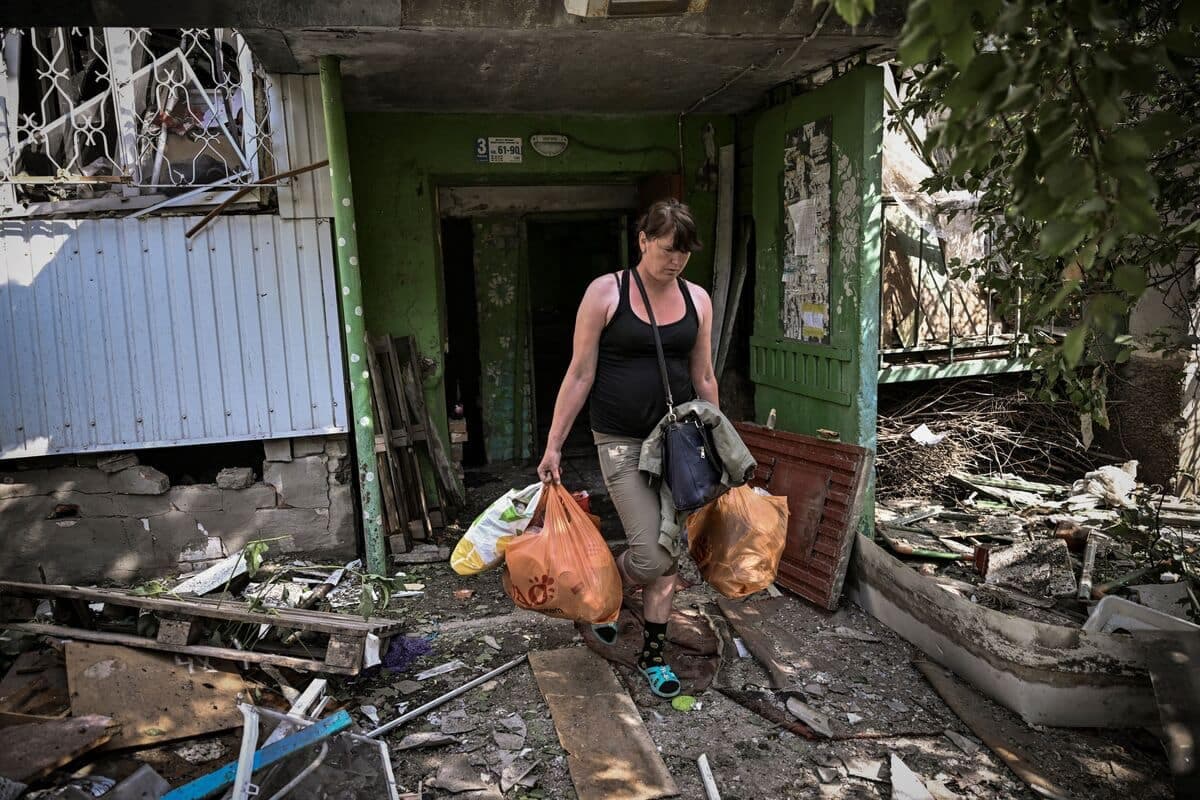Après un bombardement russe dans la ville de Sloviansk, dans l'est de l'Ukraine.