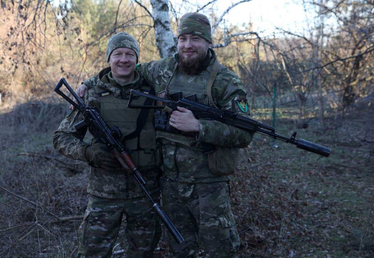 Volodymyr Chaïkovsky, à gauche, 54 ans, avec son fils de 25 ans, aussi prénommé Volodymyr, lesquels ont été photographiés en janvier dernier.