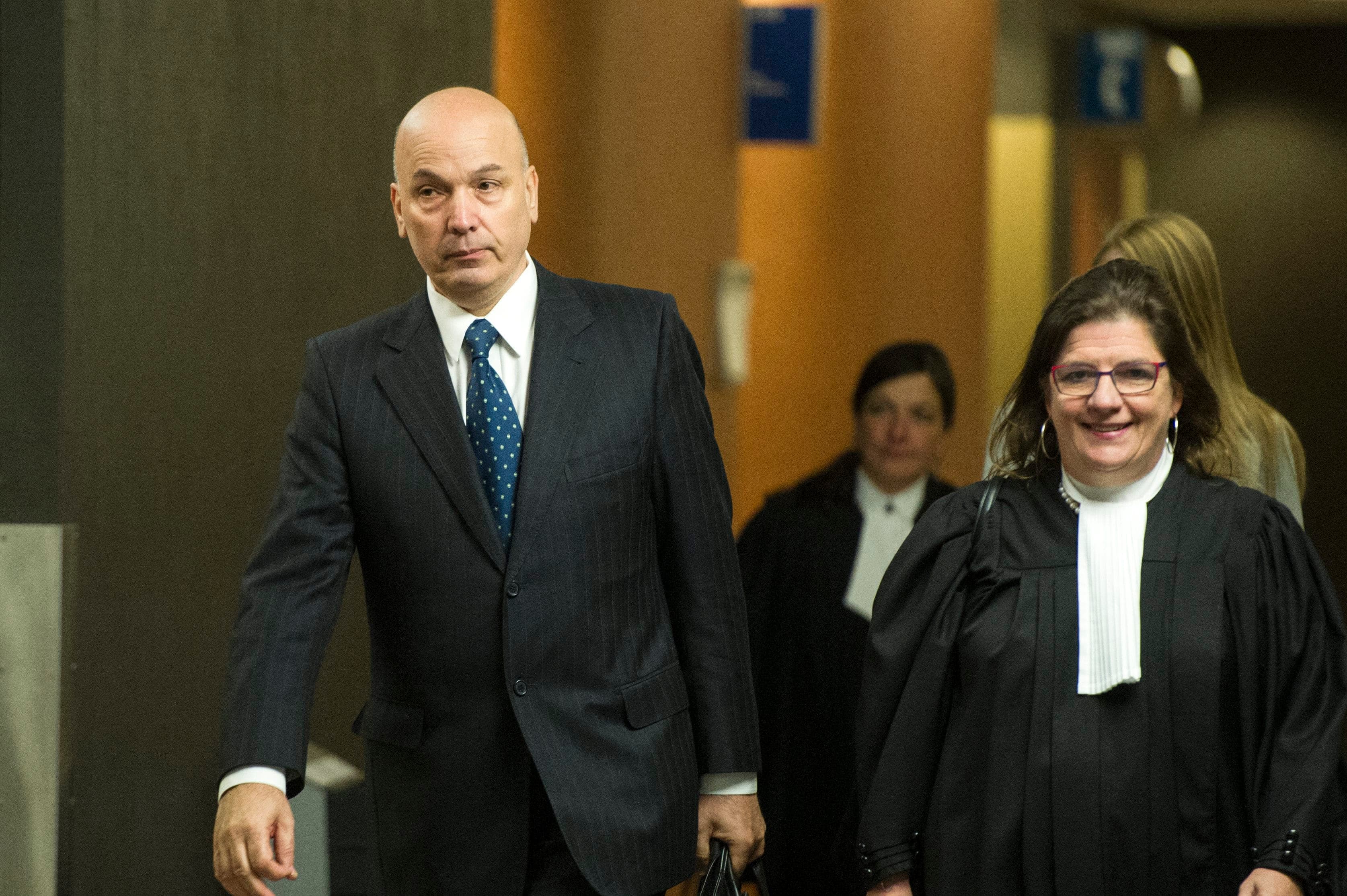 Frank Zampino et son avocate Isabel Schurman à la sortie de la salle de cour, après l’annulation de son procès pour fraude et abus de confiance en 2019.