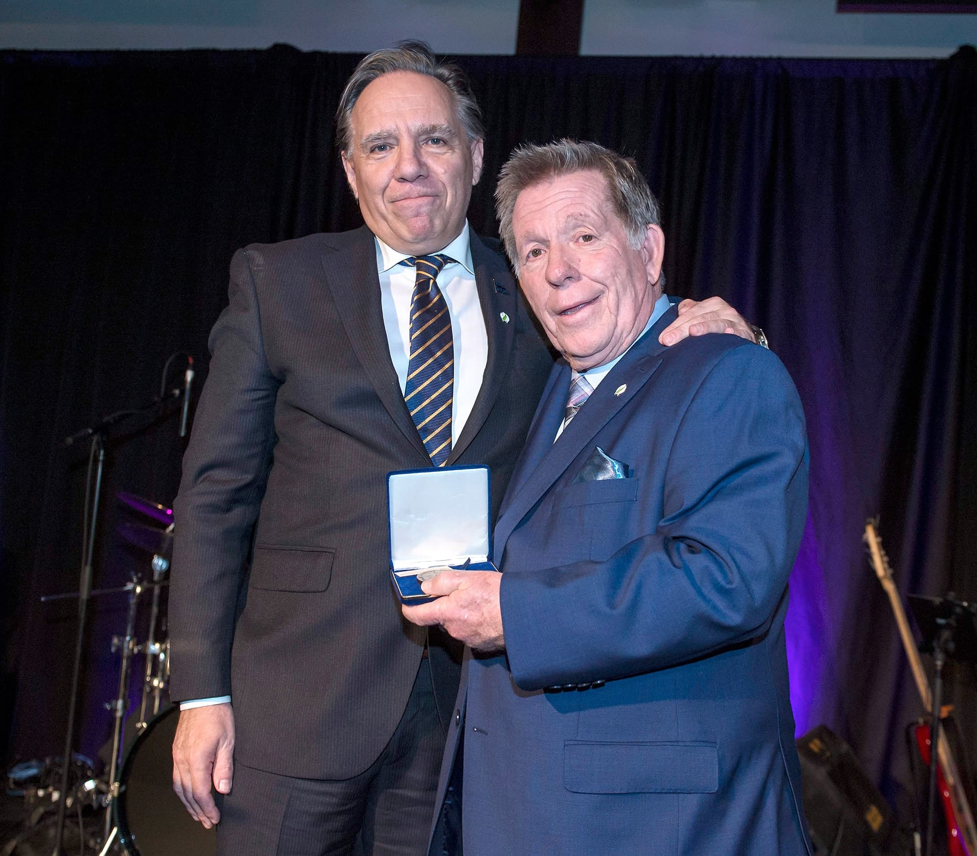 Rodger Brulotte avec le premier ministre François Legault