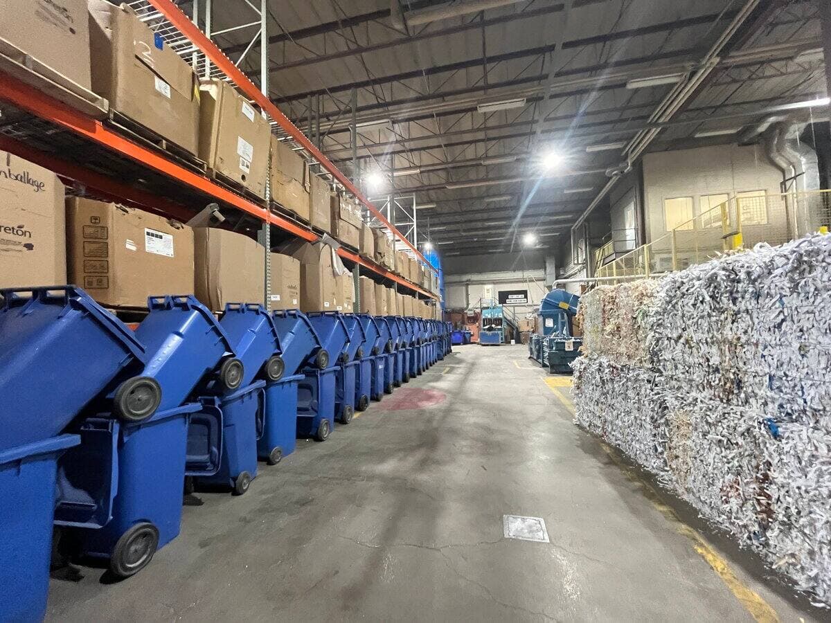 La réforme de la collecte sélective fait de plus en plus de mécontents. Le nouveau système en vigueur depuis le 1er janvier a provoqué une montée en flèche des tarifs pour les compagnies québécoises. En moyenne, leur facture a bondi de 77% cette année.
Photo: Catherine Bouchard
Déposée le 2 octobre 2024