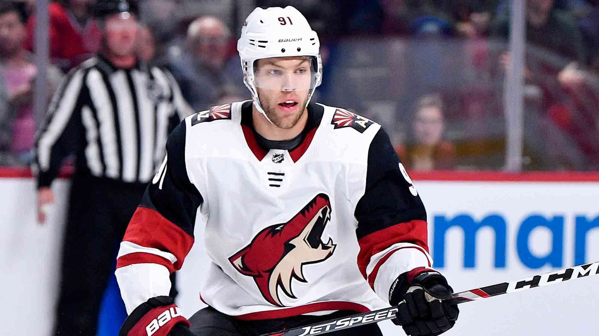Après avoir disputé seulement 35 matchs avec les Coyoyes de l’Arizona, Taylor Hall s’est entendu avec les Sabres de Buffalo.