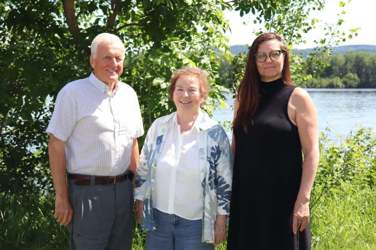 Roger Villeneuve, vice-président du Réseau des organismes de Lac-Kénogami (ROLK); Sylvie Brassard, présidente du ROLK; et Isabel Brochu, agente de projet.