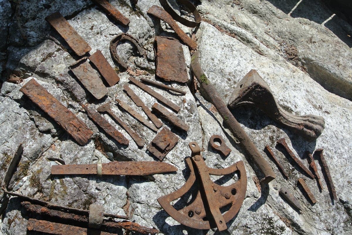 Guillaume Petit a excavé sur sa propriété une multitude d’outils qui ont servi aux premiers occupants de Lafontaine.