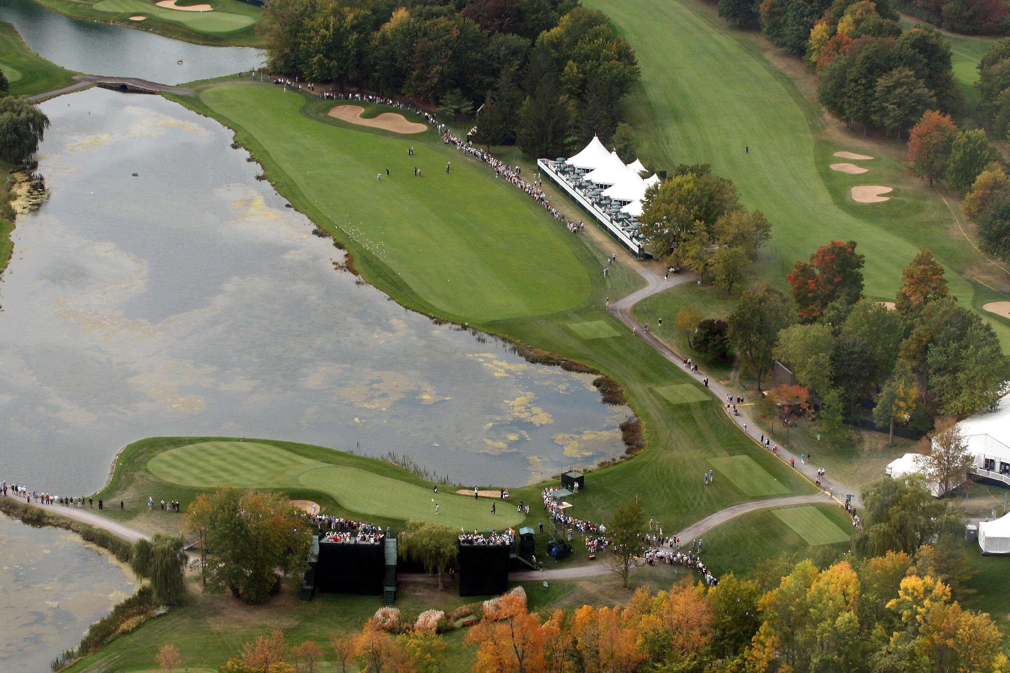 Vue aérienne des 15e et 16e trou du parcours bleu du Royal Montréal lors de l'édition 2007 de la Coupe des Présidents.