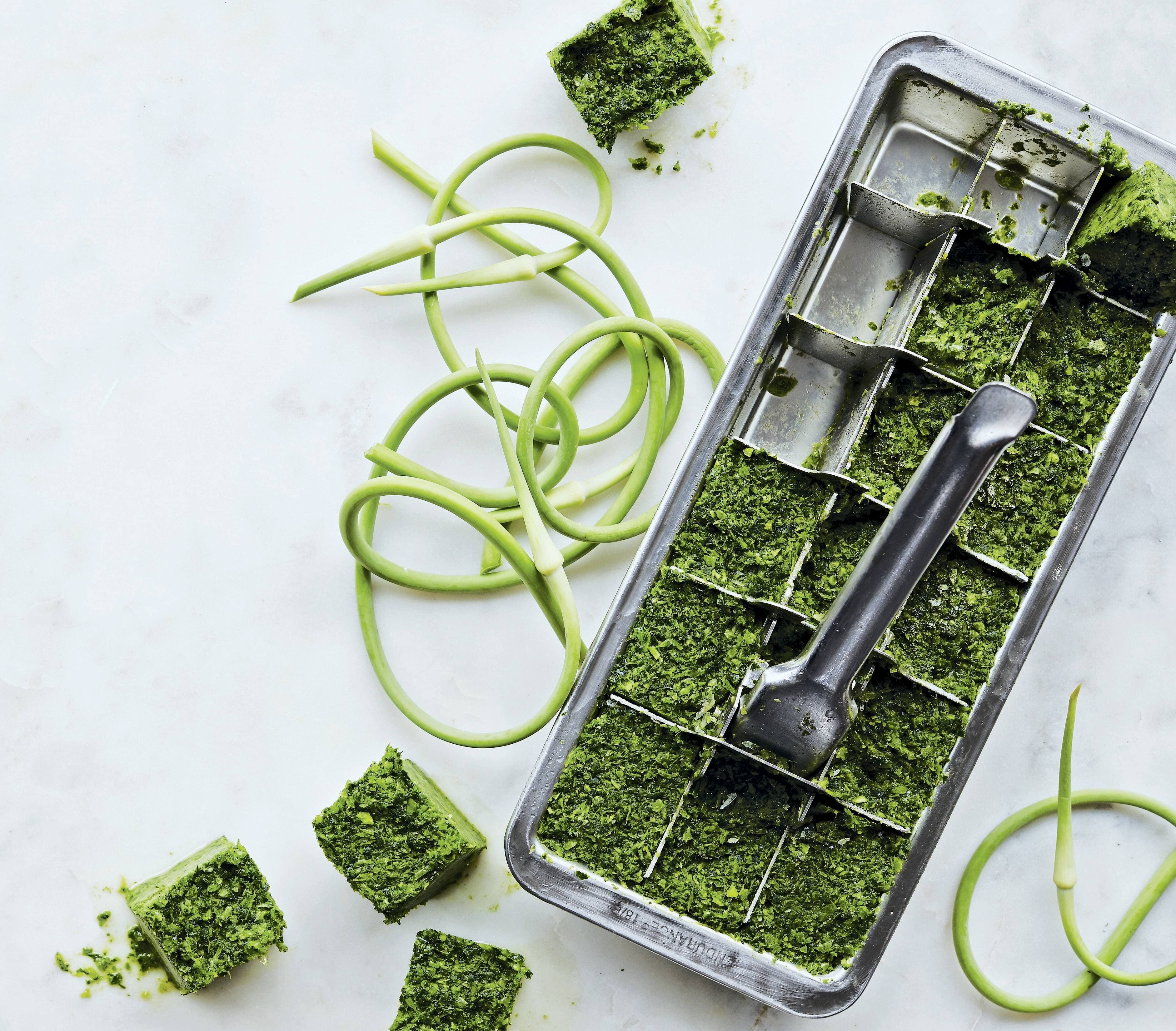 La recette du pesto « trois tiers » de Julie Aubé se trouve dans son plus récent livre intitulé Mangez local !