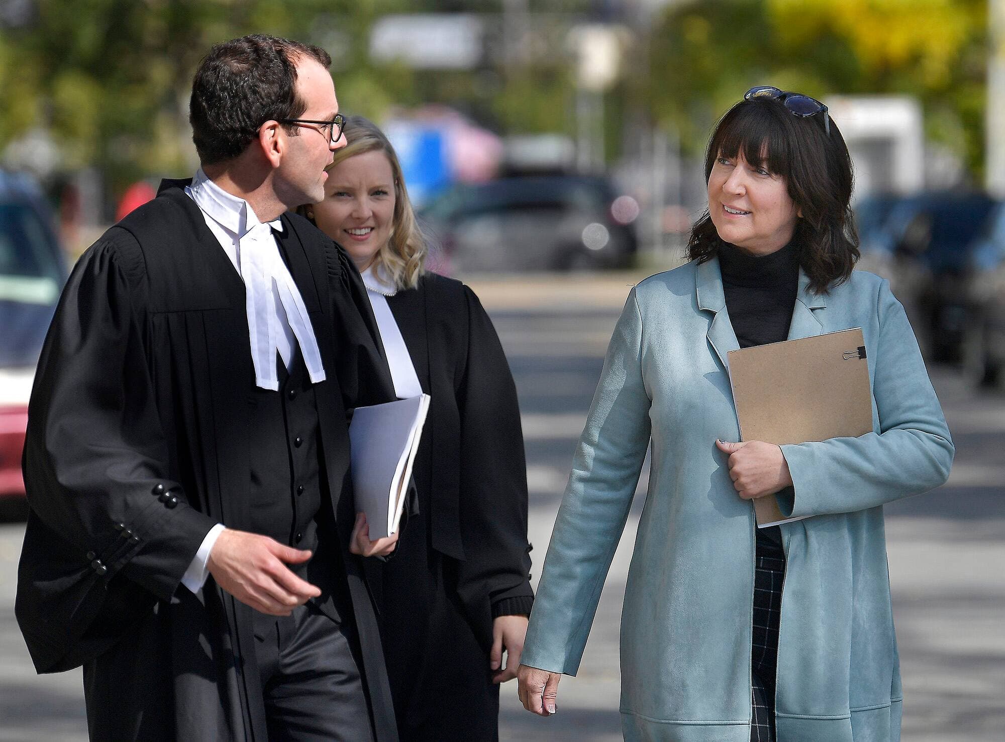 Nathalie Normandeau souriait à sa sortie du palais de justice de Québec, vendredi, après avoir été libérée de tous les chefs d’accusation qui pesaient contre elle et ses coaccusés.