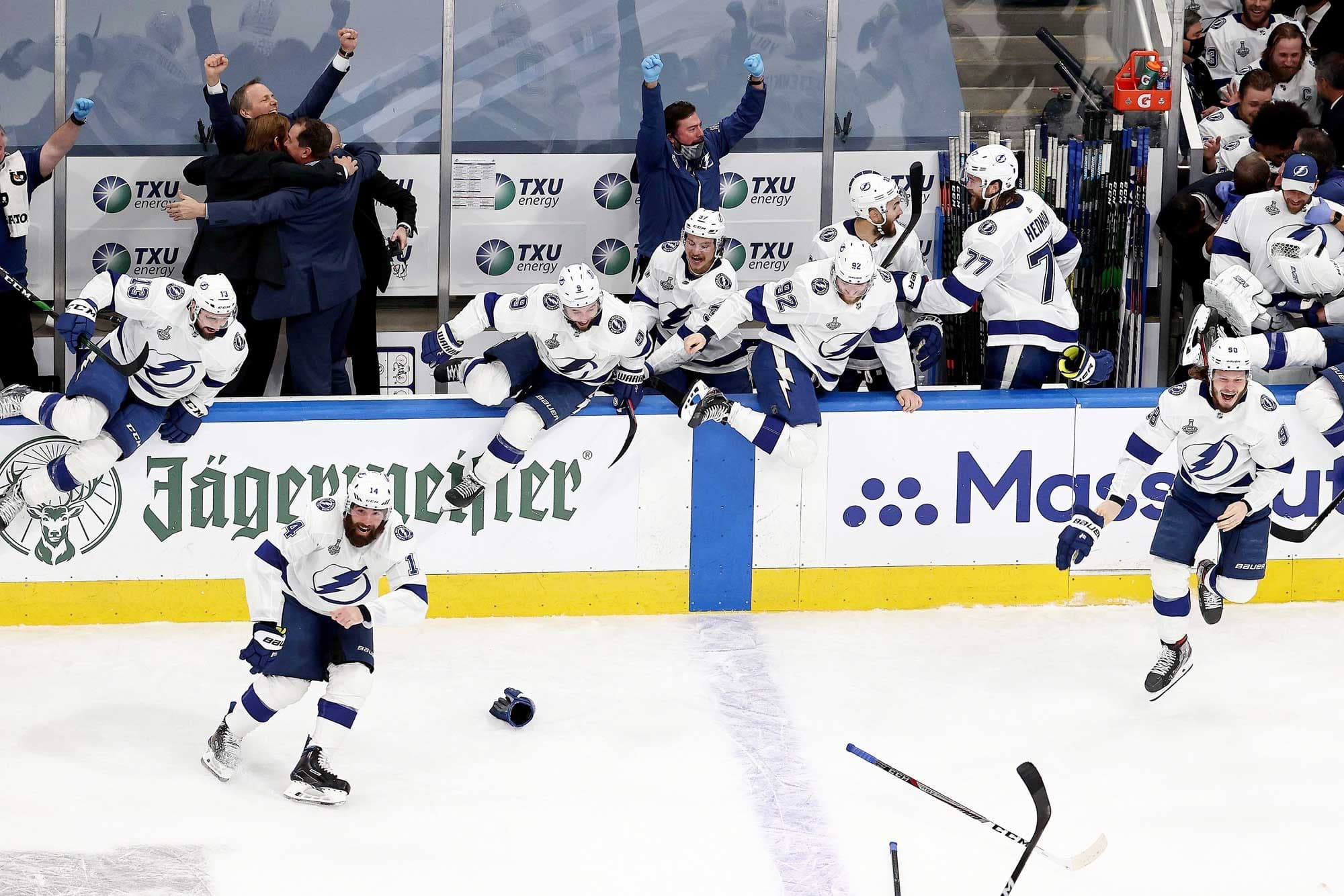 Les joueurs et les dirigeants du Lightning ont récolté les fruits de leur labeur, lundi soir.