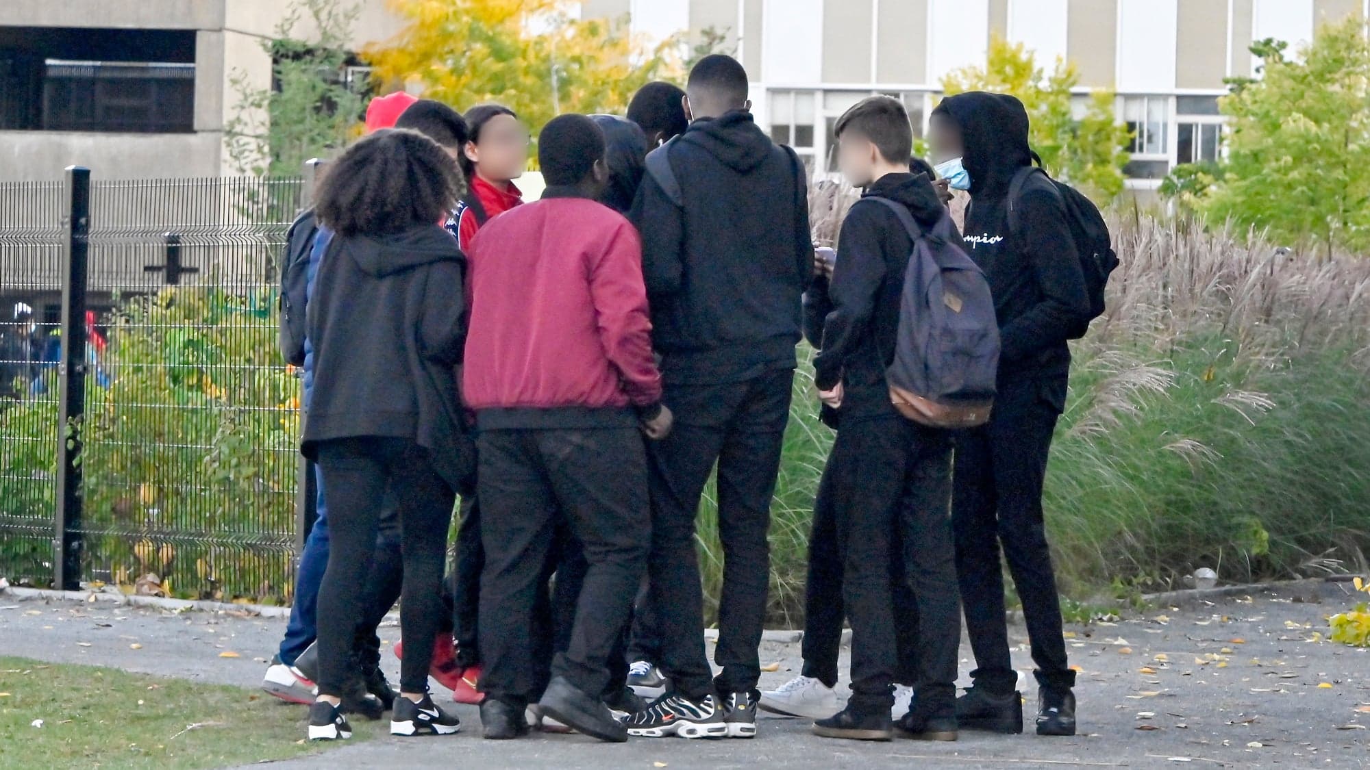 Un attroupement à l’école Calixa-Lavallée de Montréal-Nord.