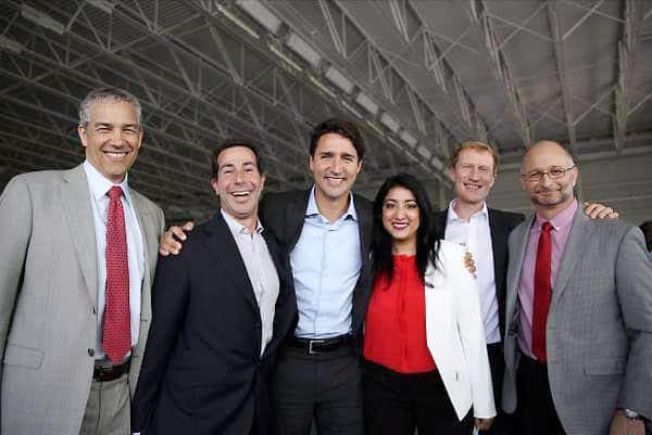 Frank Baylis (à l’extrême gauche) apparaît dans cette photo de juin 2015 en compagnie d’autres candidats libéraux et de Justin Trudeau.