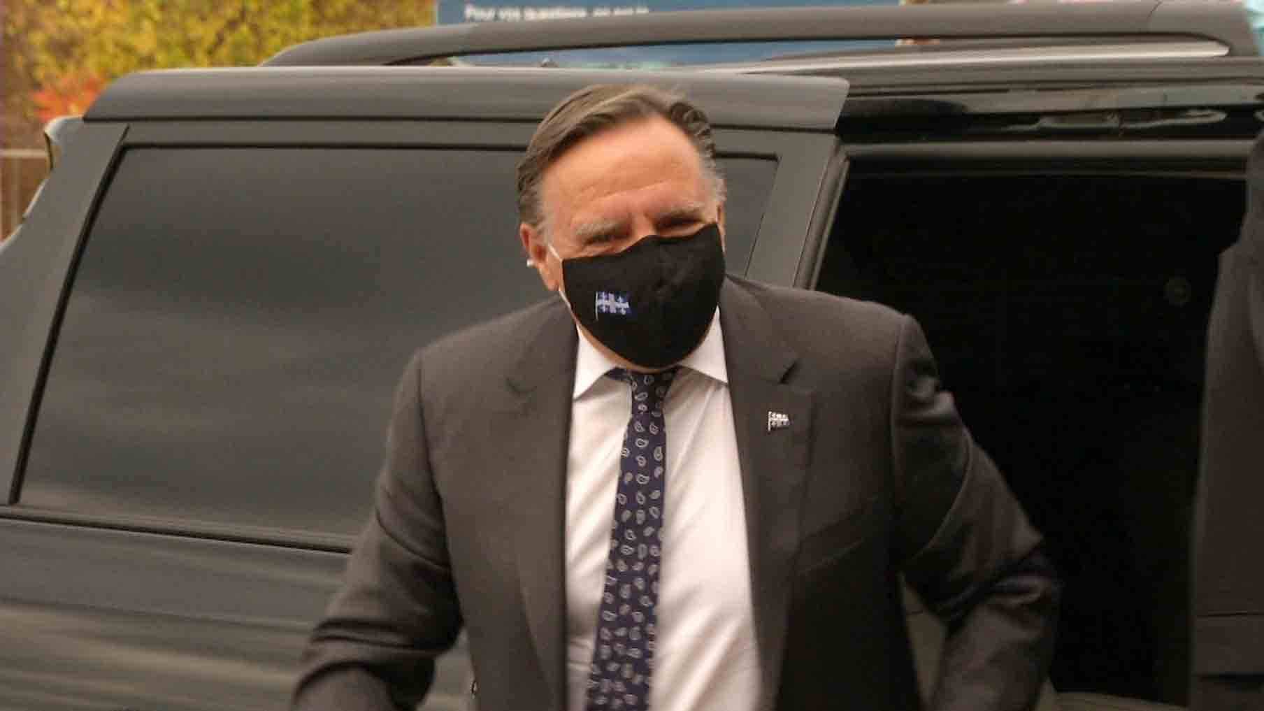François Legault à son arrivée, vendredi, au siège social de Solotech, où était réuni le gratin des affaires du Québec.