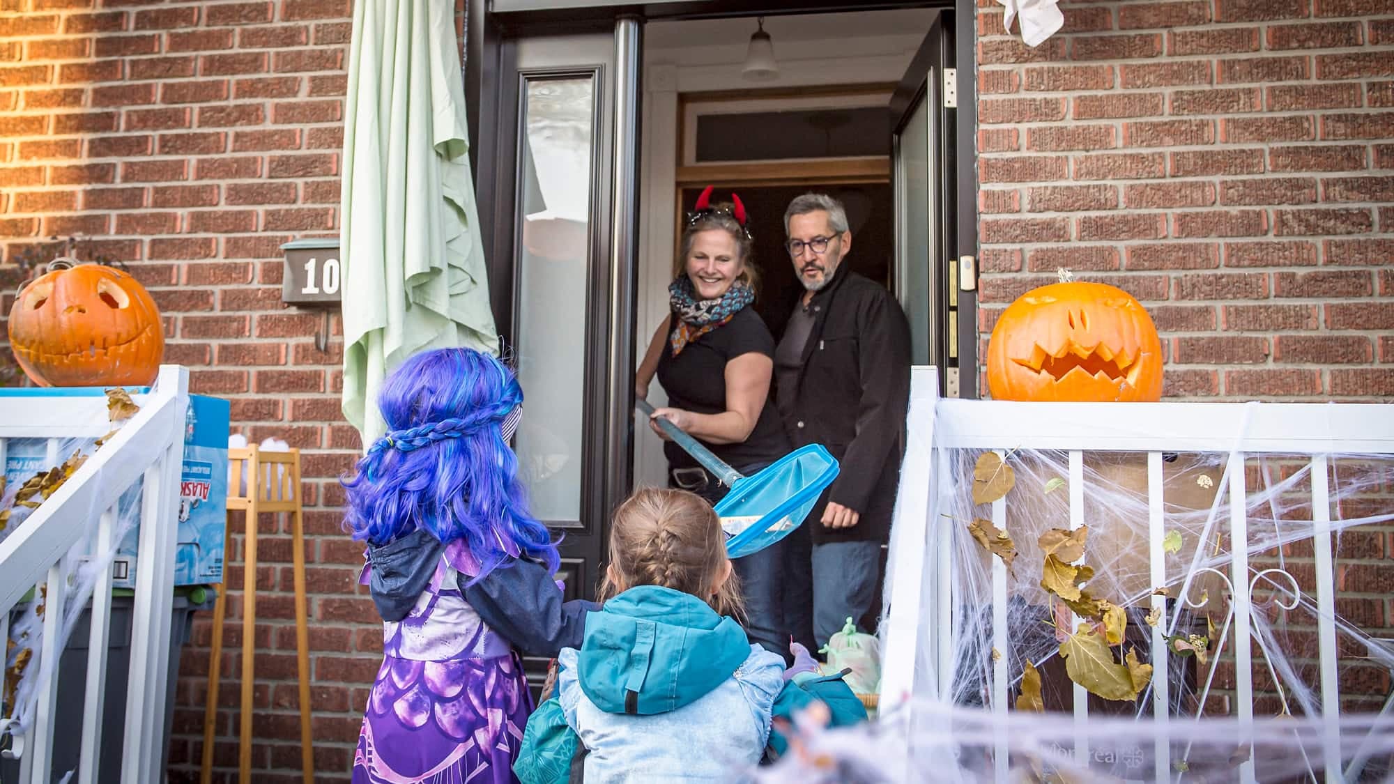 Comme plusieurs, Sophie-Andrée Blondin et Scott McKay ont opté pour la puise à piscine pour la distanciation avec les enfants.