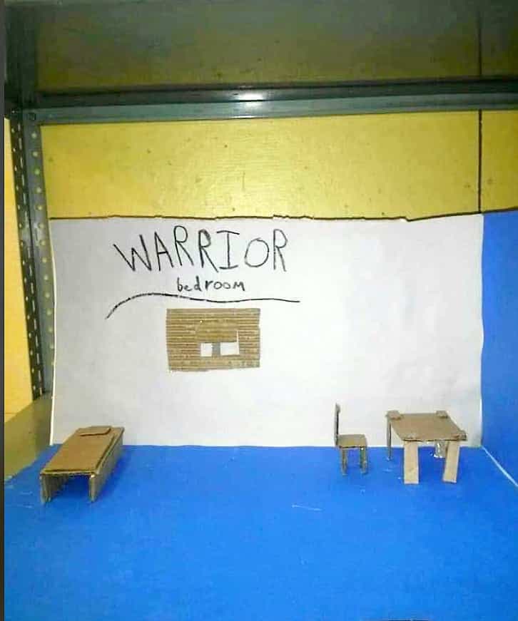 Des camarades du secondaire ont rapporté qu’il se faisait appeler « le guerrier », comme en témoigne son projet en arts plastiques, qu’il avait intitulé « Warrior bedroom », ou « la chambre du guerrier ».