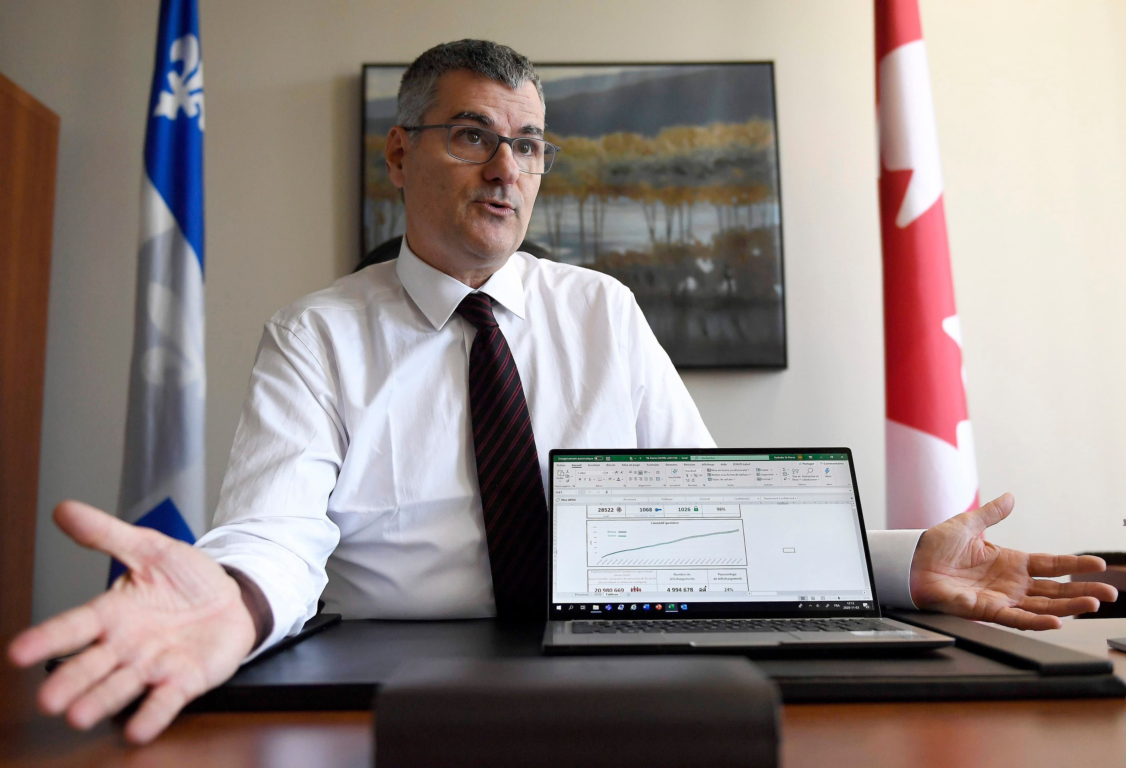 Éric Caire, ministre de la Cybersécusité et du Numérique, dans son bureau en novembre 2020.