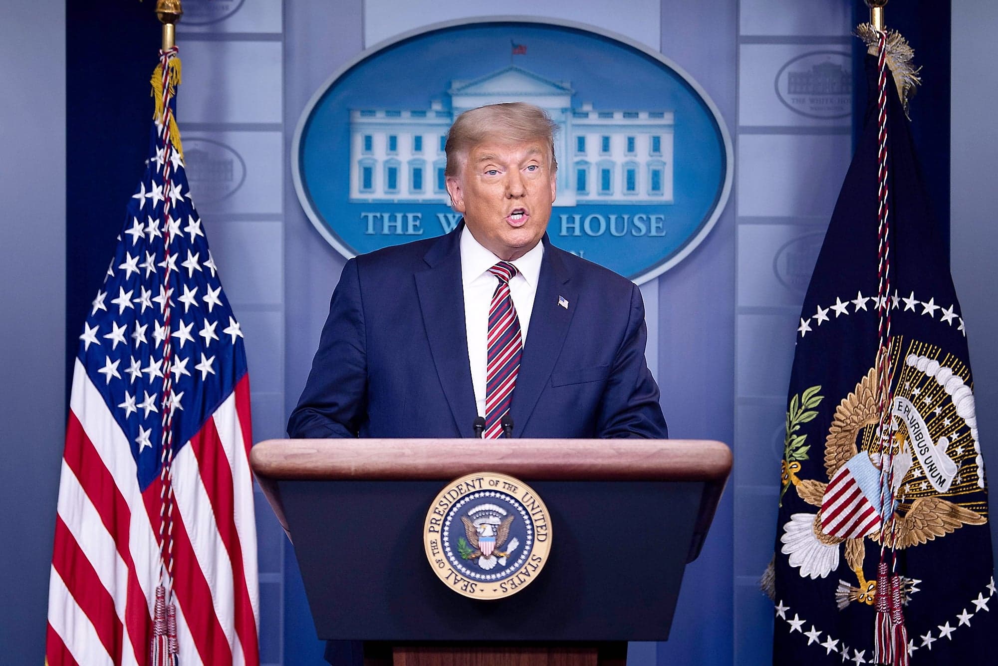 Se contentant de quelques tweets, Donald Trump s’est fait plus discret vendredi que lors de son discours enflammé la veille, à la Maison-Blanche.