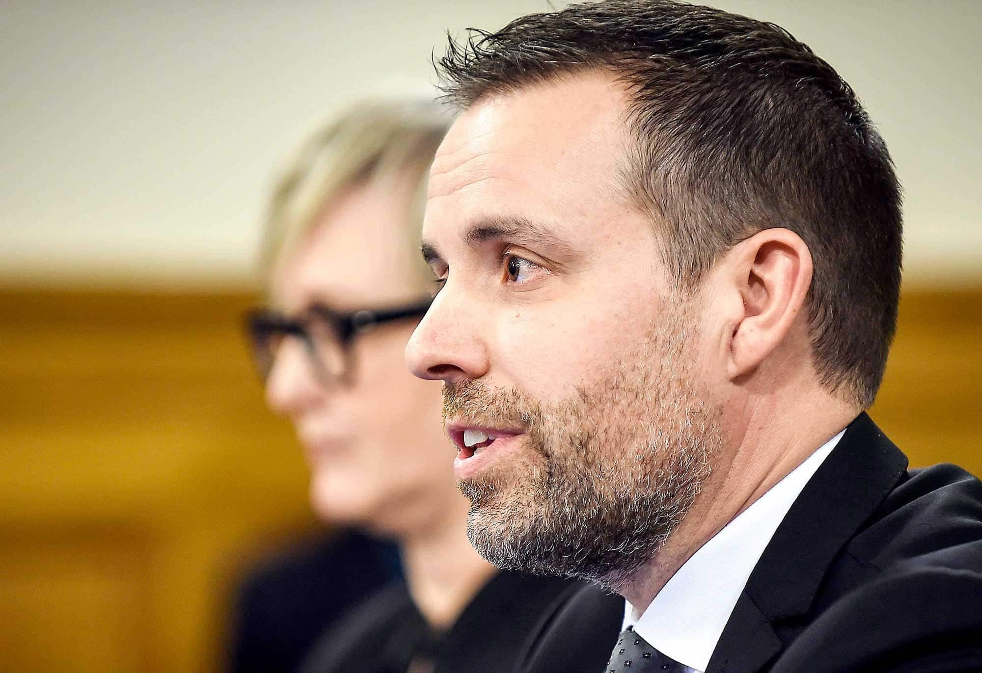En février dernier, Frédéric Gaudreau assistait à une session en commission parlementaire dans le cadre du projet de loi sur la nomination des officiers à l’Assemblée nationale.