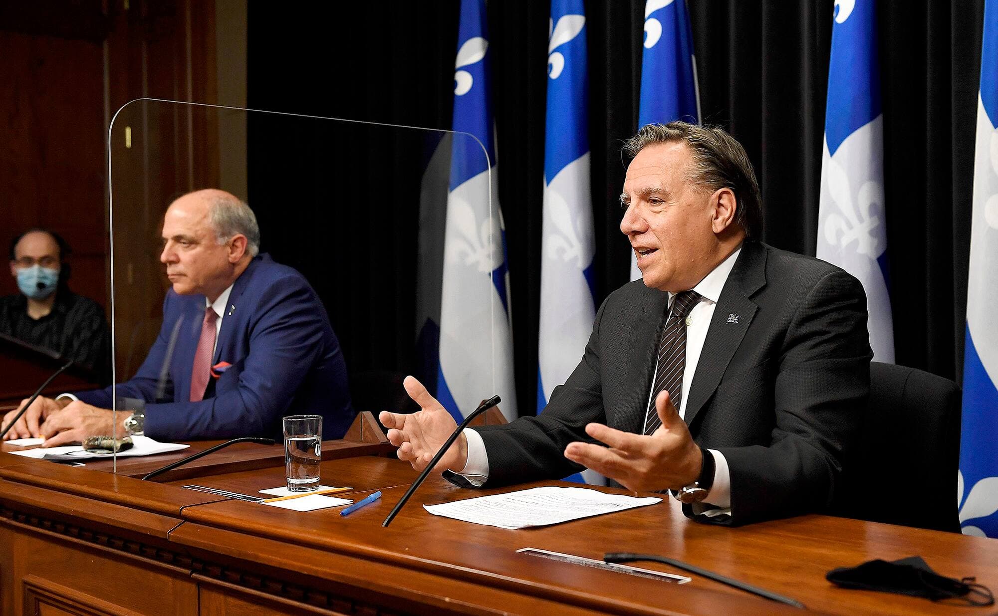 Mardi, le premier ministre François Legault (à droite) s’est rangé derrière les mesures temporaires que le ministre de l’Économie Pierre Fitzgibbon a personnellement choisi de s’imposer même s’il contrevient toujours au code d’éthique de l’Assemblée nationale.