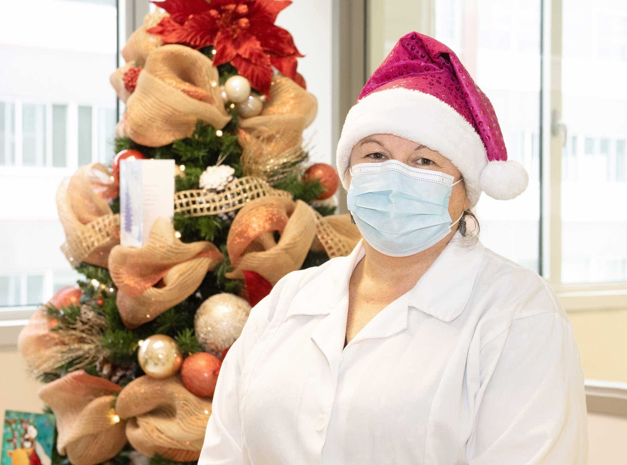 Véronique Boulianne, travailleuse sociale au CHUM, a voulu donner un coup de pouce pour Noël à des patients en dialyse, dont Francine Paradis.