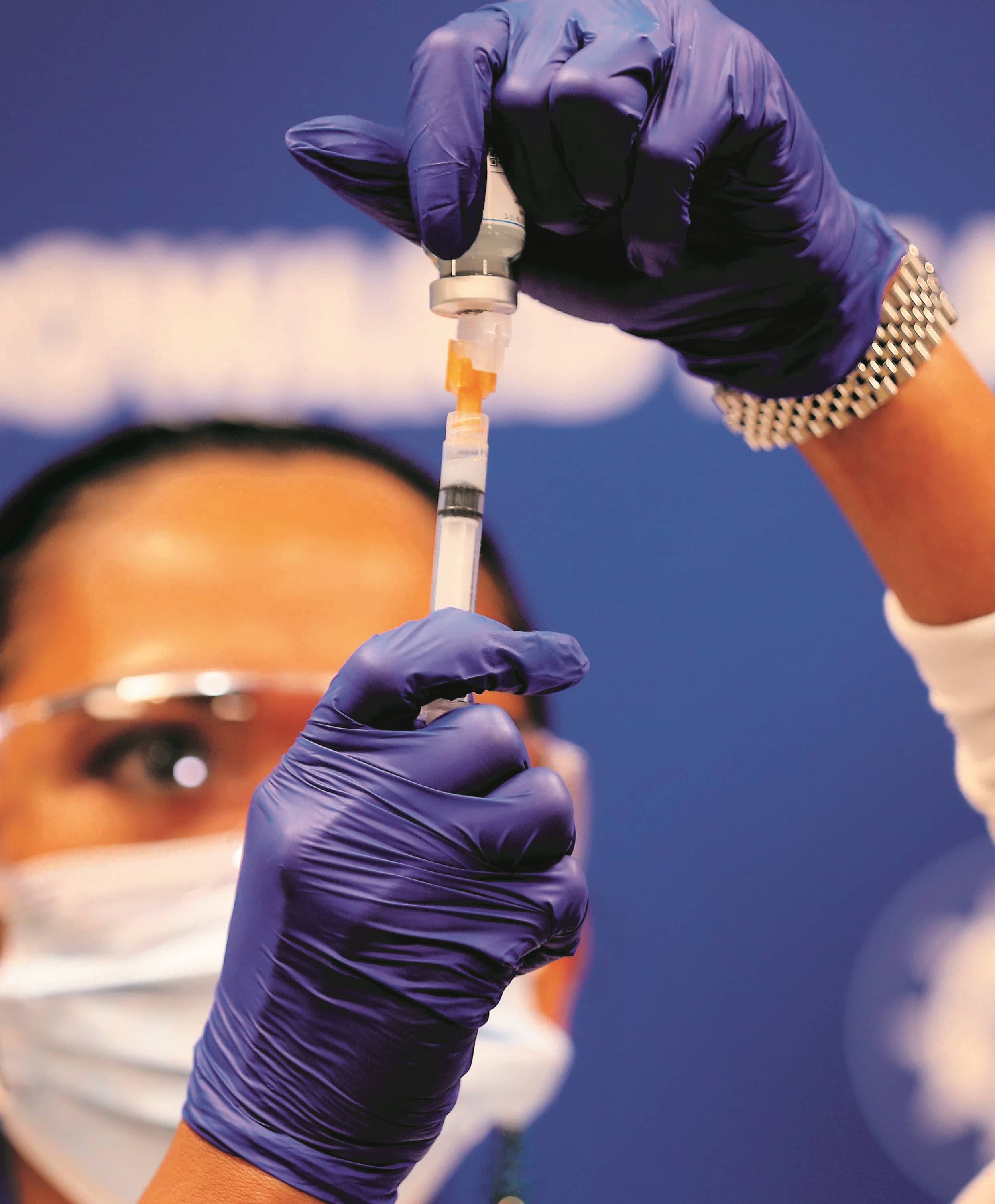 Au-delà des querelles entre gouvernements, le Canada n’obtient simplement pas assez de vaccins.