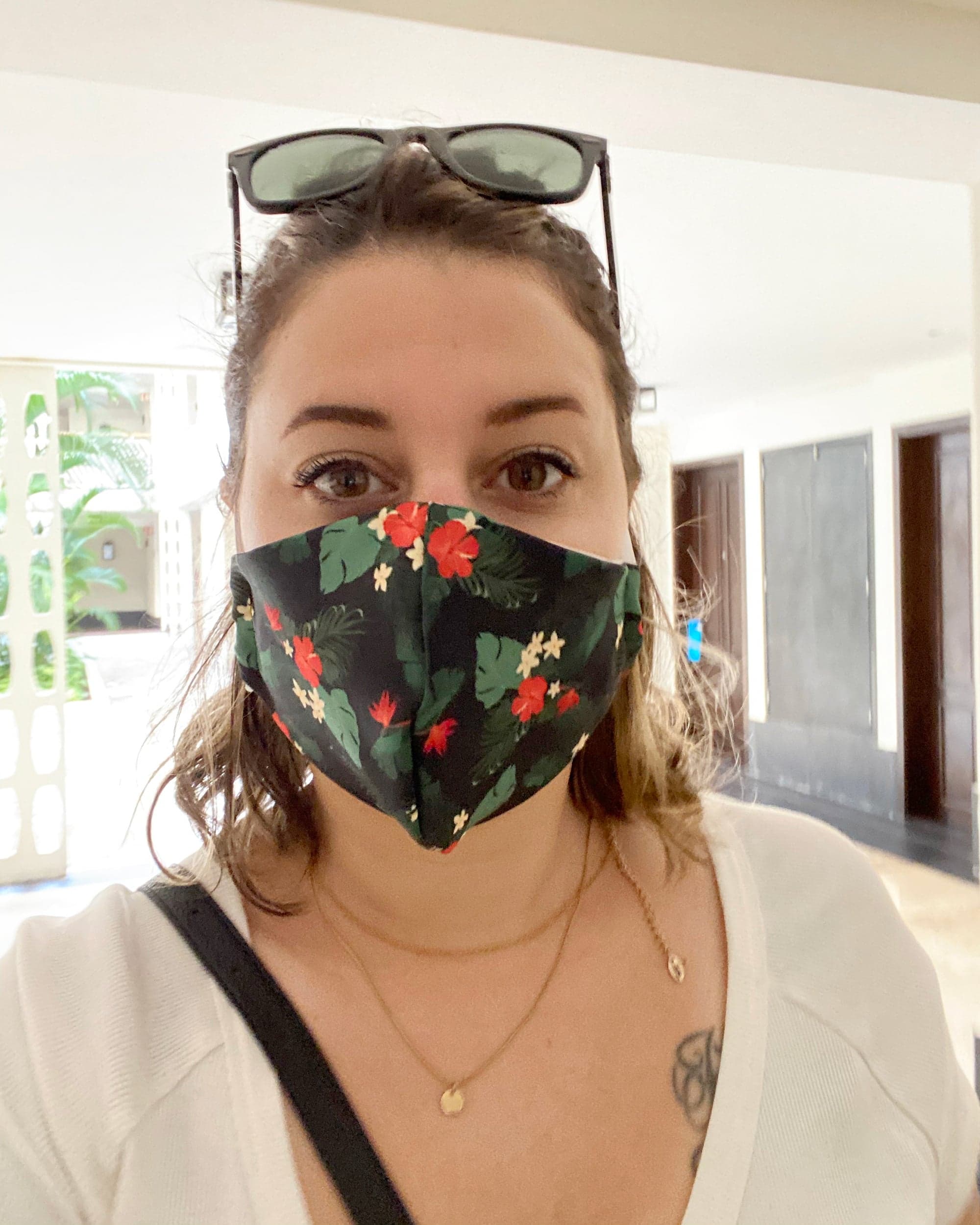 Notre journaliste portait son masque dans tous les lieux intérieurs ainsi qu’à l’extérieur lorsque la distanciation physique n’était pas possible.