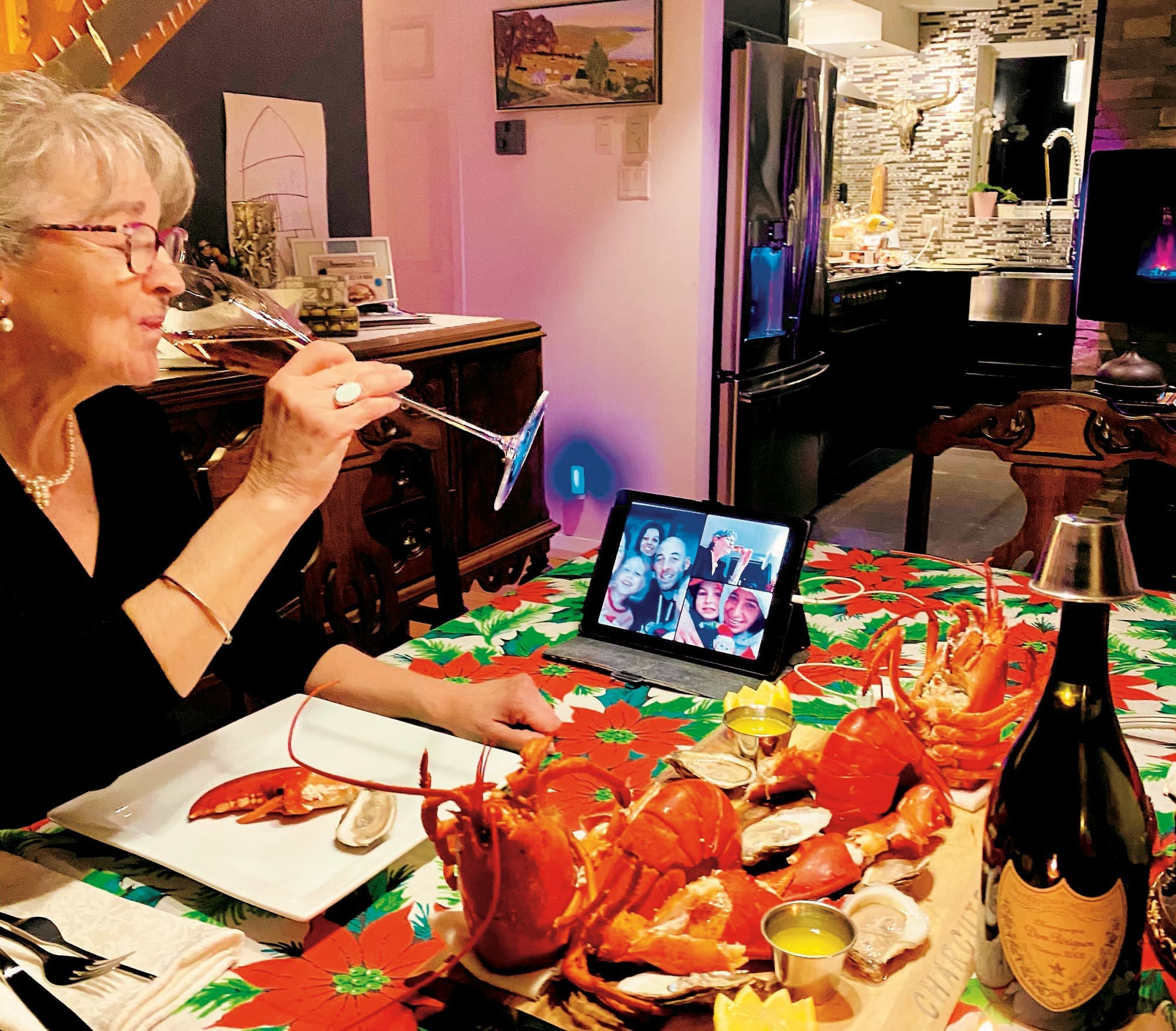 Françoise Vaillancourt a dégusté son somptueux repas de Noël en compagnie de ses enfants et petits-enfants, qu’elle pouvait voir sur sa tablette électronique.