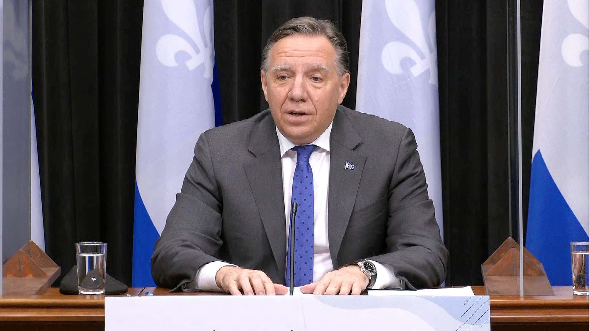 En conférence de presse jeudi, le premier ministre François Legault a demandé aux Québécois « d’être patients ». « Je sais qu’on est tannés, mais, même si les chiffres s’améliorent, on ne pourra pas tout rouvrir dans les prochaines semaines », a-t-il prévenu.