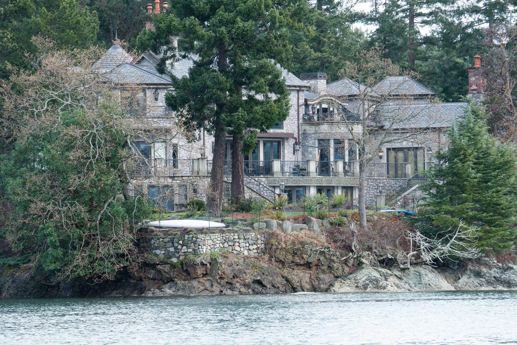 À l’abri des regards, Harry, alors prince, et Meghan Markle se sont réfugiés dans un somptueux manoir de l’île de Vancouver à la fin de 2019.