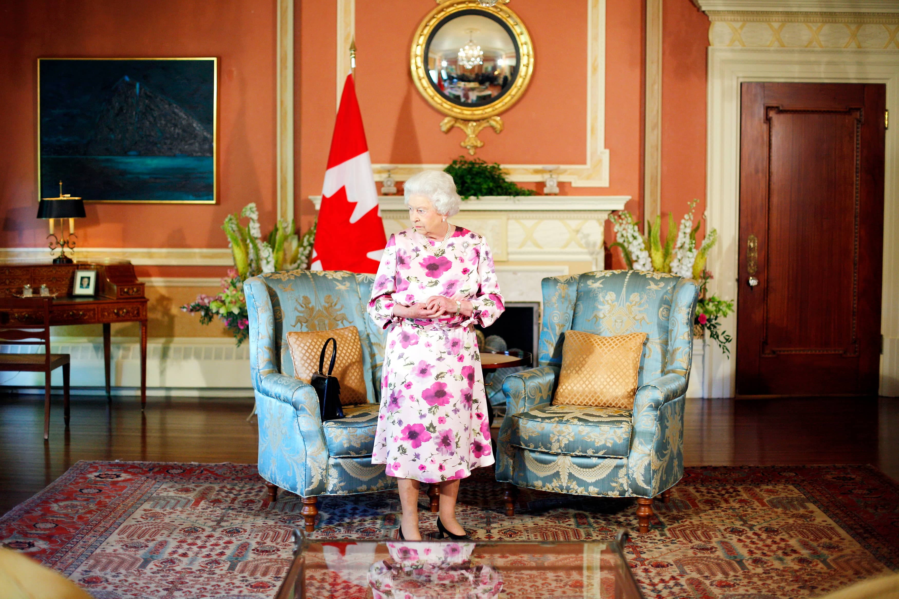 Lors de sa dernière visite au Canada en 2010, Élisabeth II a évité le Québec, où elle n’a pas mis les pieds depuis 1987. Sur la photo, elle est à Rideau Hall, à Ottawa.