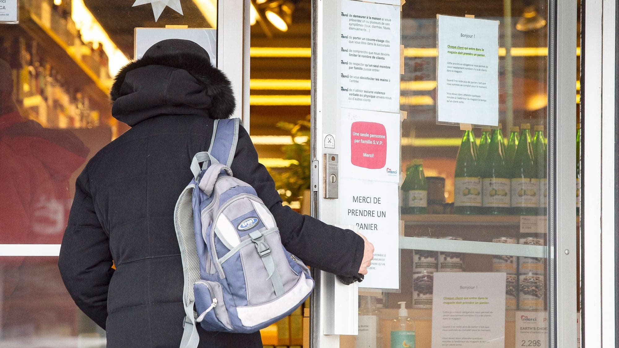 Le gouvernement du Québec semble suivre de façon plus serrée le respect des règles sanitaires au travail depuis Noël.