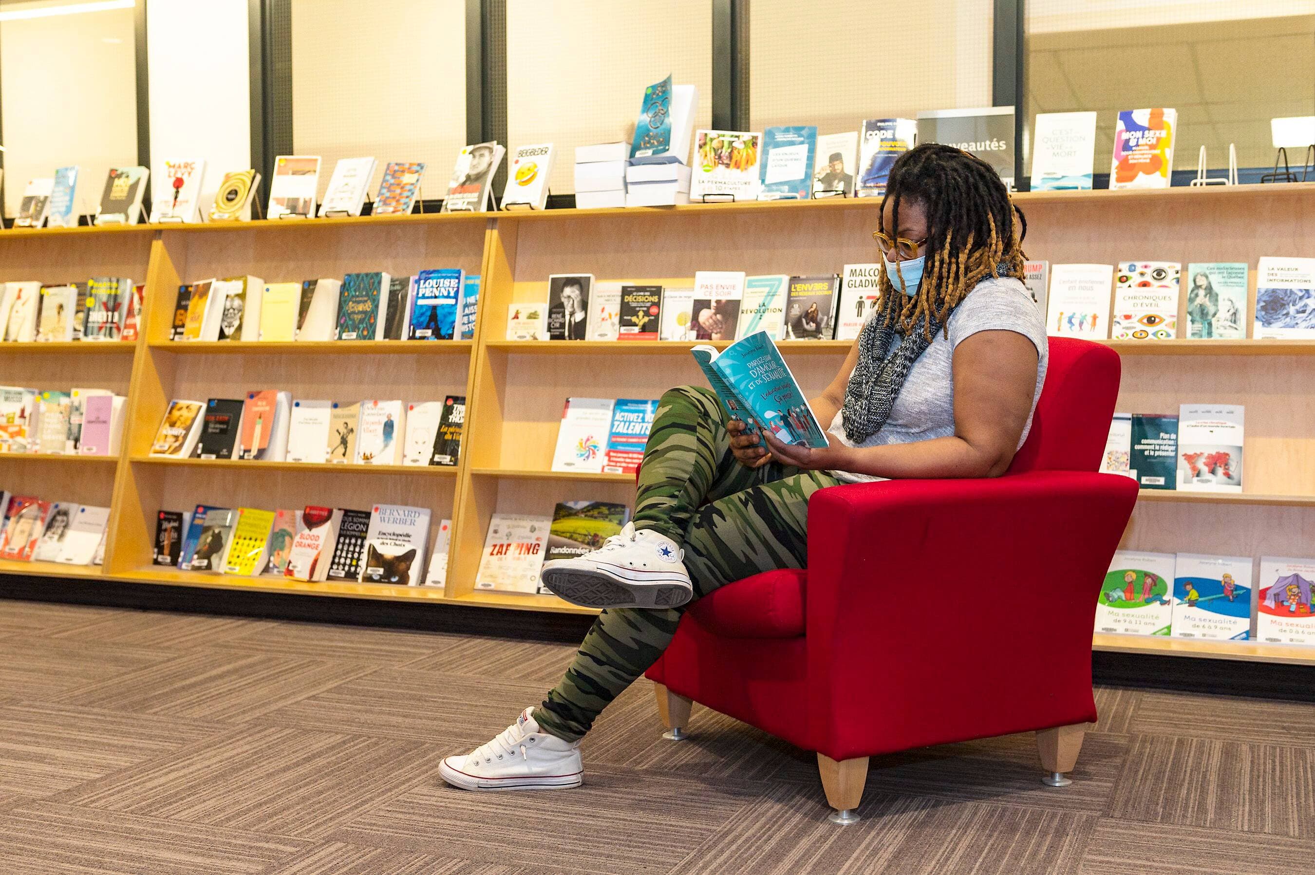 Le port du masque devrait rester obligatoire cet automne, tout comme dans cette bibliothèque du Cégep de Rimouski.