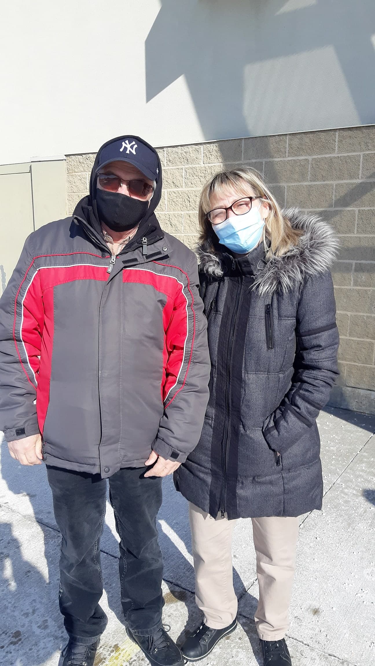 Pierre Asselin et Lucie Dubeau au Best Buy pour une nouvelle tablette électronique.