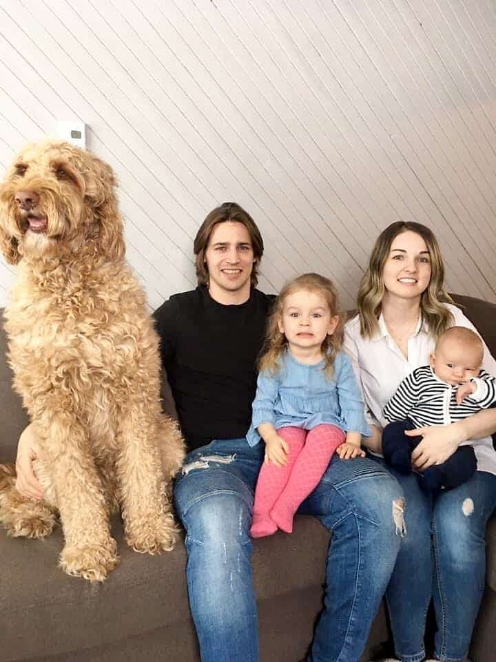 Alexandre Mallet sera séparé de sa famille pour plusieurs semaines. Sa conjointe Marie-Laurence a décidé de retourner au Québec avec leur fille Léa et leur fils Théo avant que les mesures pour les voyageurs n’entrent en vigueur, le 22 février.