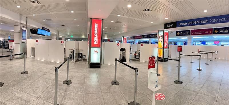 Seize guichets ont été installés ces dernières semaines par Biron Groupe Santé à l’aéroport afin de tester les voyageurs internationaux.