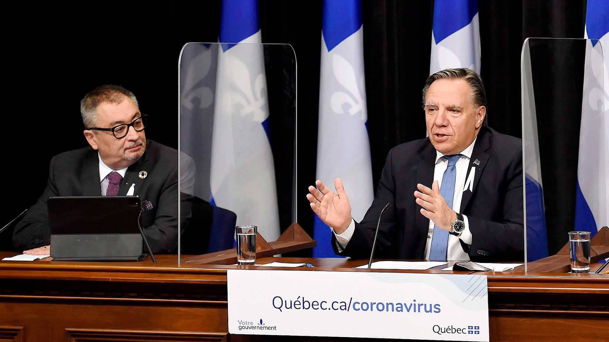 Le Dr Horacio Arruda dit que le gouvernement de François Legault a toujours confiance en la Santé publique, même si ce gouvernement va régulièrement plus loin que ses recommandations. Sur la photo, les deux hommes en conférence de presse en décembre.