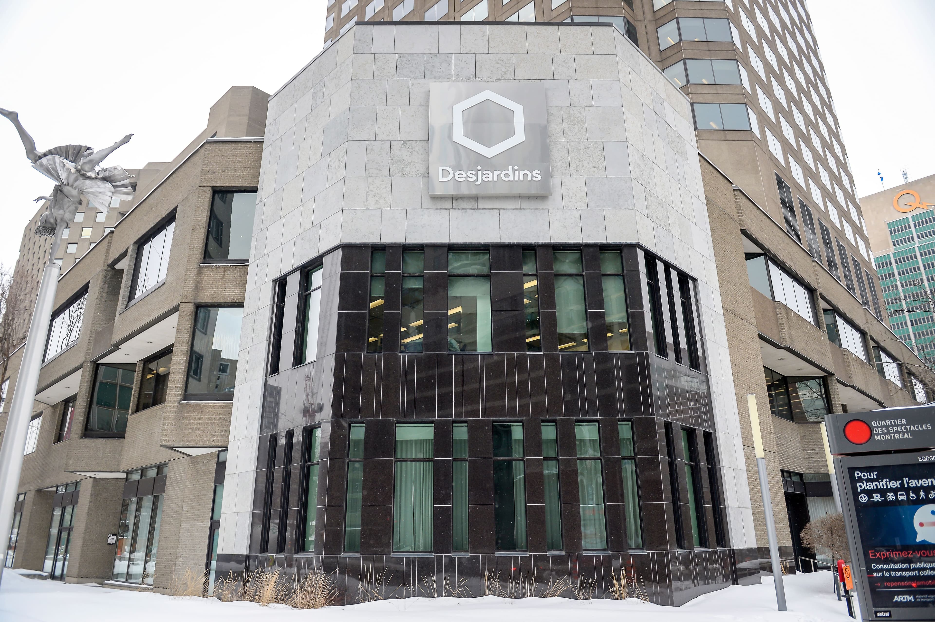 La Sûreté du Québec à réalisé sa perquisition en lien avec le vol de données dans les bureaux de Desjardins, situés dans la tour sud du Complexe Desjardins, de mercredi à samedi derniers.
