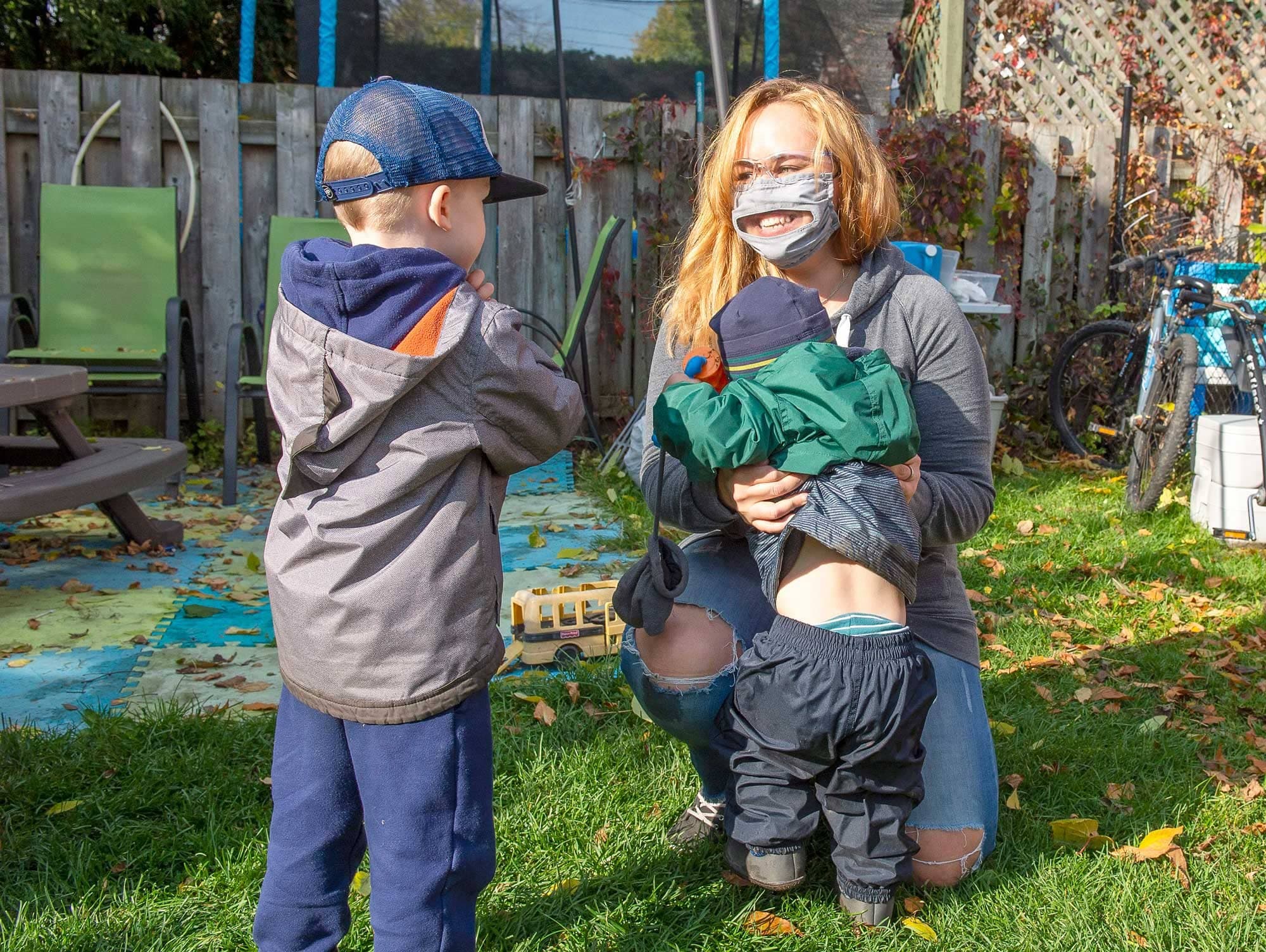 Une formation d’éducatrice de la petite enfance est une des avenues offrant les meilleurs débouchés. Ici, Sophy Forget-Bélec, de Montréal, au travail.