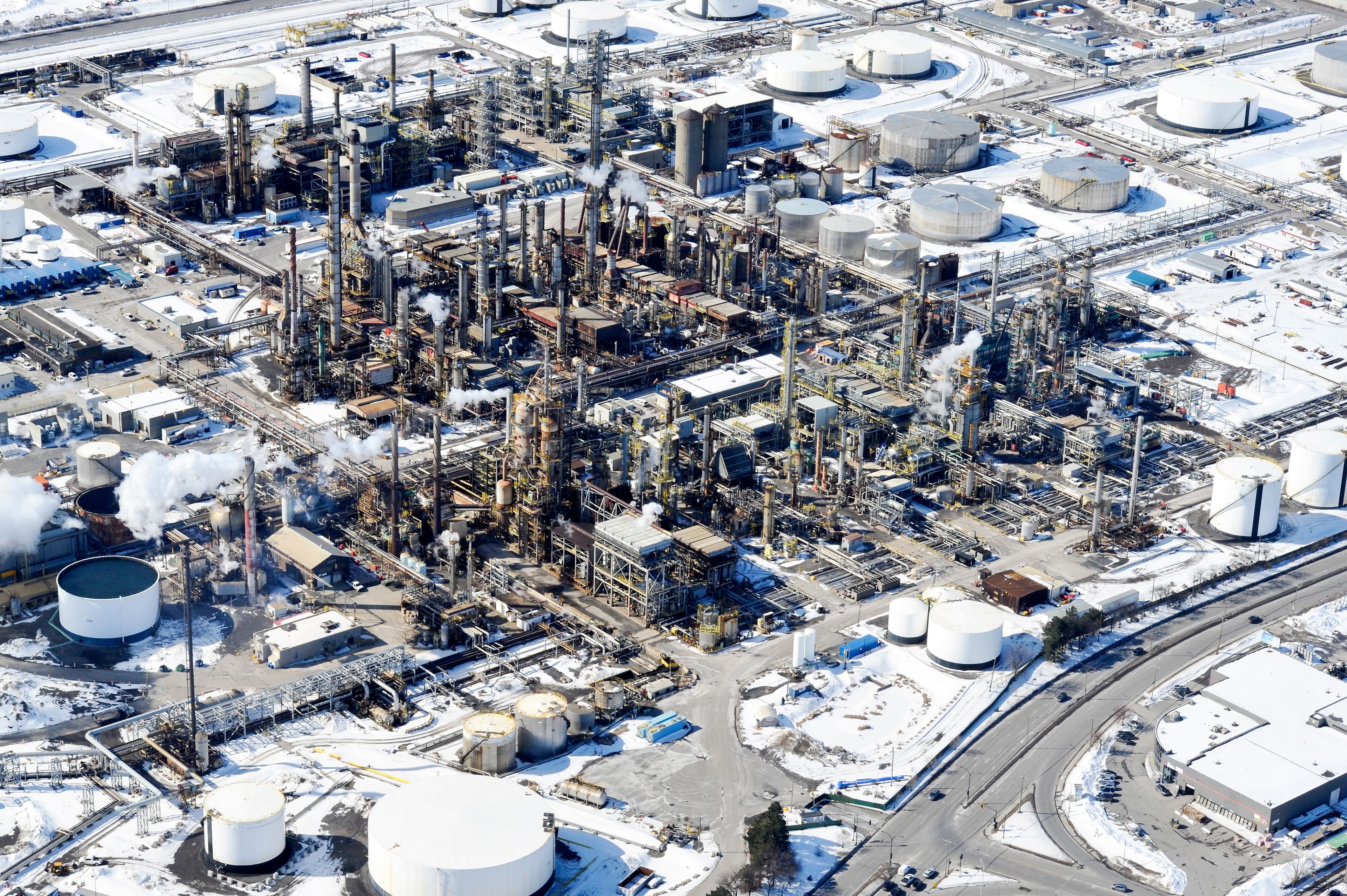 La raffinerie Suncor Energy, dans l’est de Montréal, est le deuxième plus grand pollueur au Québec, selon une analyse de notre Bureau d’enquête.