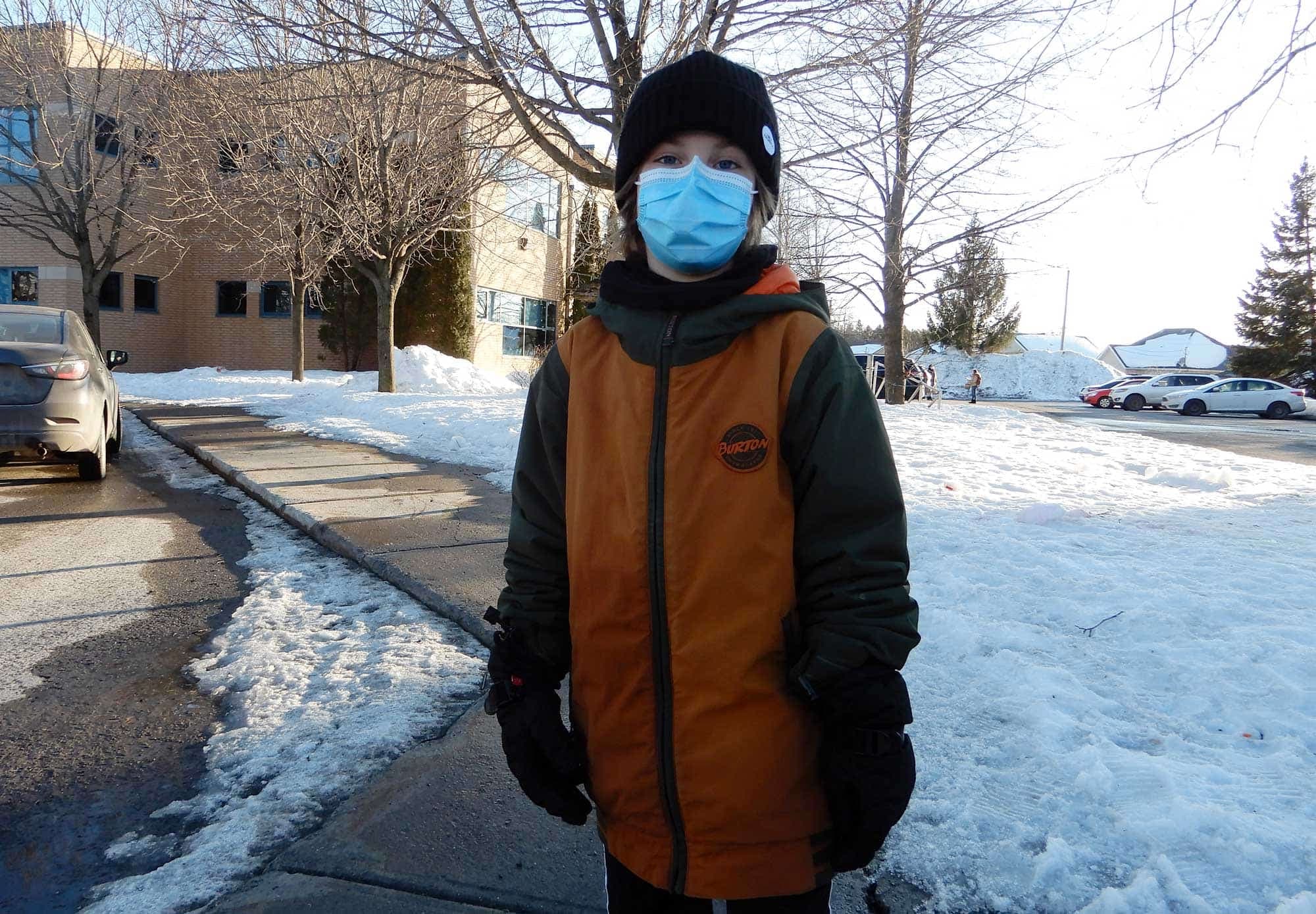 Émile Charbonneau de l’école de la Clé-des-Champs, à Mirabel, trouve que sa première journée masquée s’est bien déroulée.