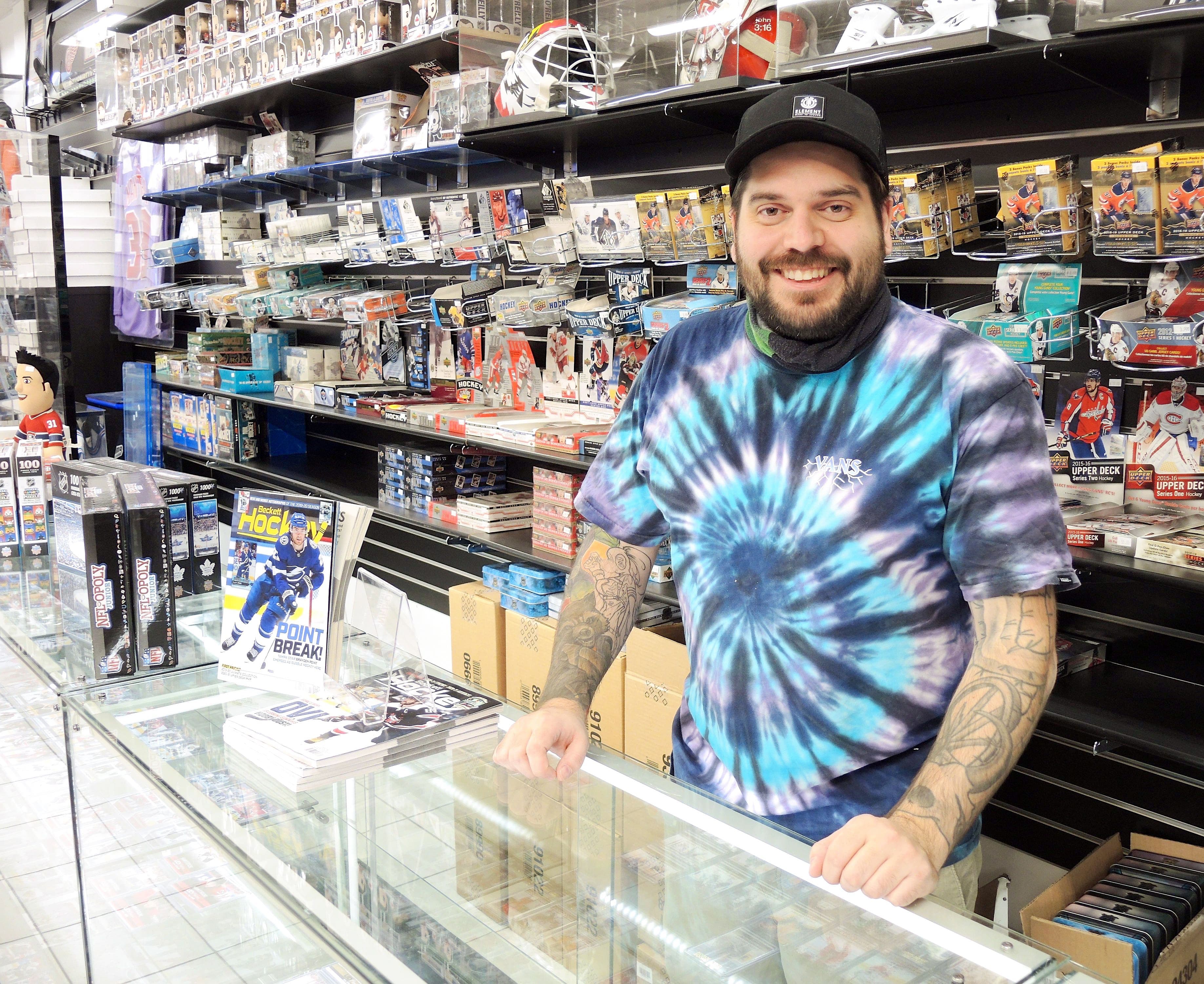 Les cartes sportives n’ont plus de secret pour Jeff Crête de la boutique 418 Sports de Québec.