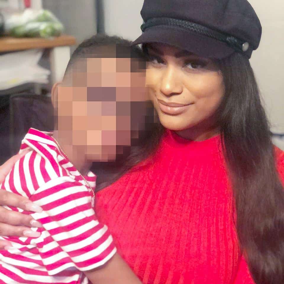 Rebekah Harry en décembre 2019 avec son garçon, dont nous tairons l’identité. C’est le 14e enfant à avoir perdu sa mère dans une histoire de violence conjugale en 2021.